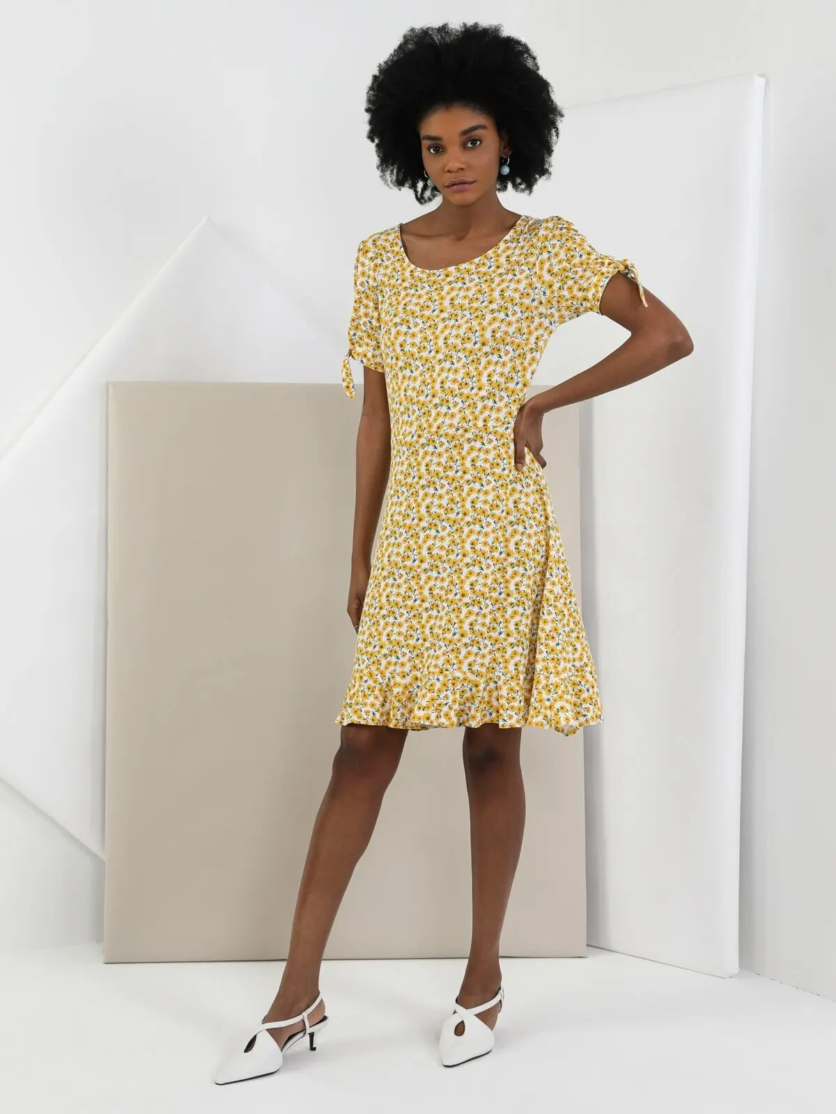 Colins Woman Regular Fit Yellow Dress 
Colins Woman Regular Fit Yellow Dress