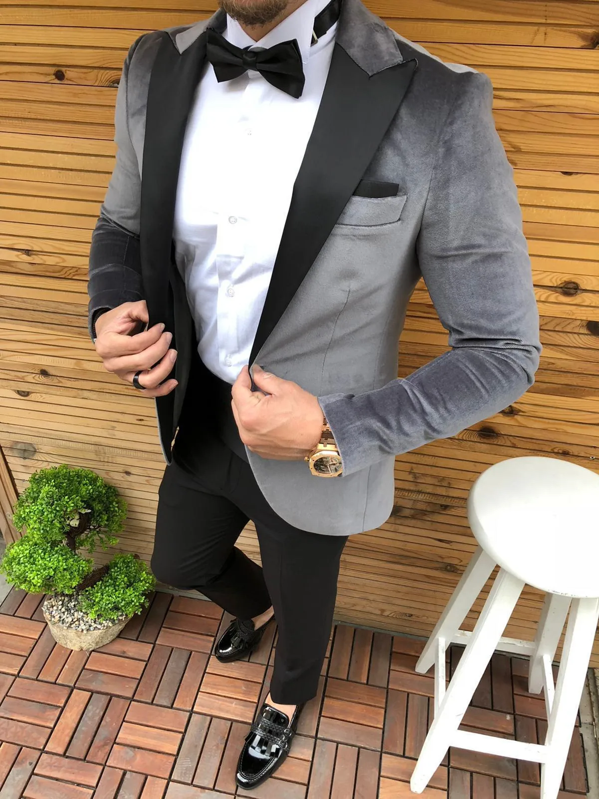 2021 Silver Grey Velvet Smoking Jacket Men Suits Peaked Lapel Groom Dress Prom Best Man Blazer Slim Fit Men Wedding Suits Tuxedo
2021 Silver Grey Velvet Smoking Jacket Men Suits Peaked Lapel Groom Dress Prom Best Man Blazer Slim Fit Men Wedding Suits Tuxedo