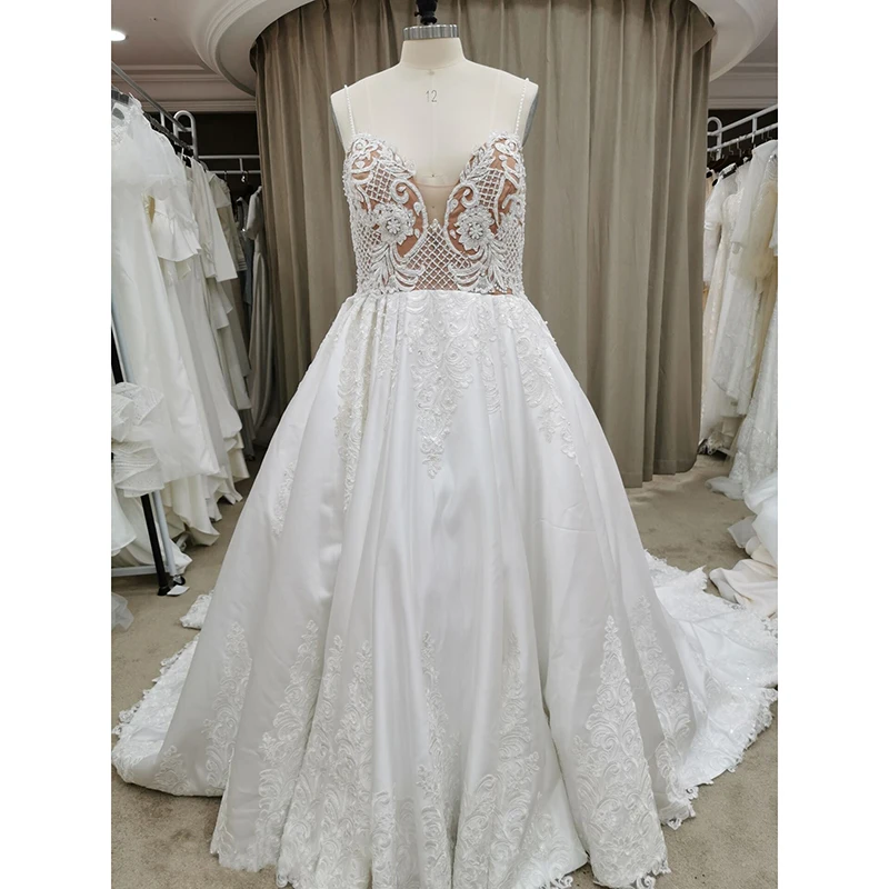Luxury Appliqued Beads Wedding Ballgown Sweetheart Thin Straps Backless New Bridal Gown With Long Train Vestido De Noiva #8098
Luxury Appliqued Beads Wedding Ballgown Sweetheart Thin Straps Backless New Bridal Gown With Long Train Vestido De Noiva #8098