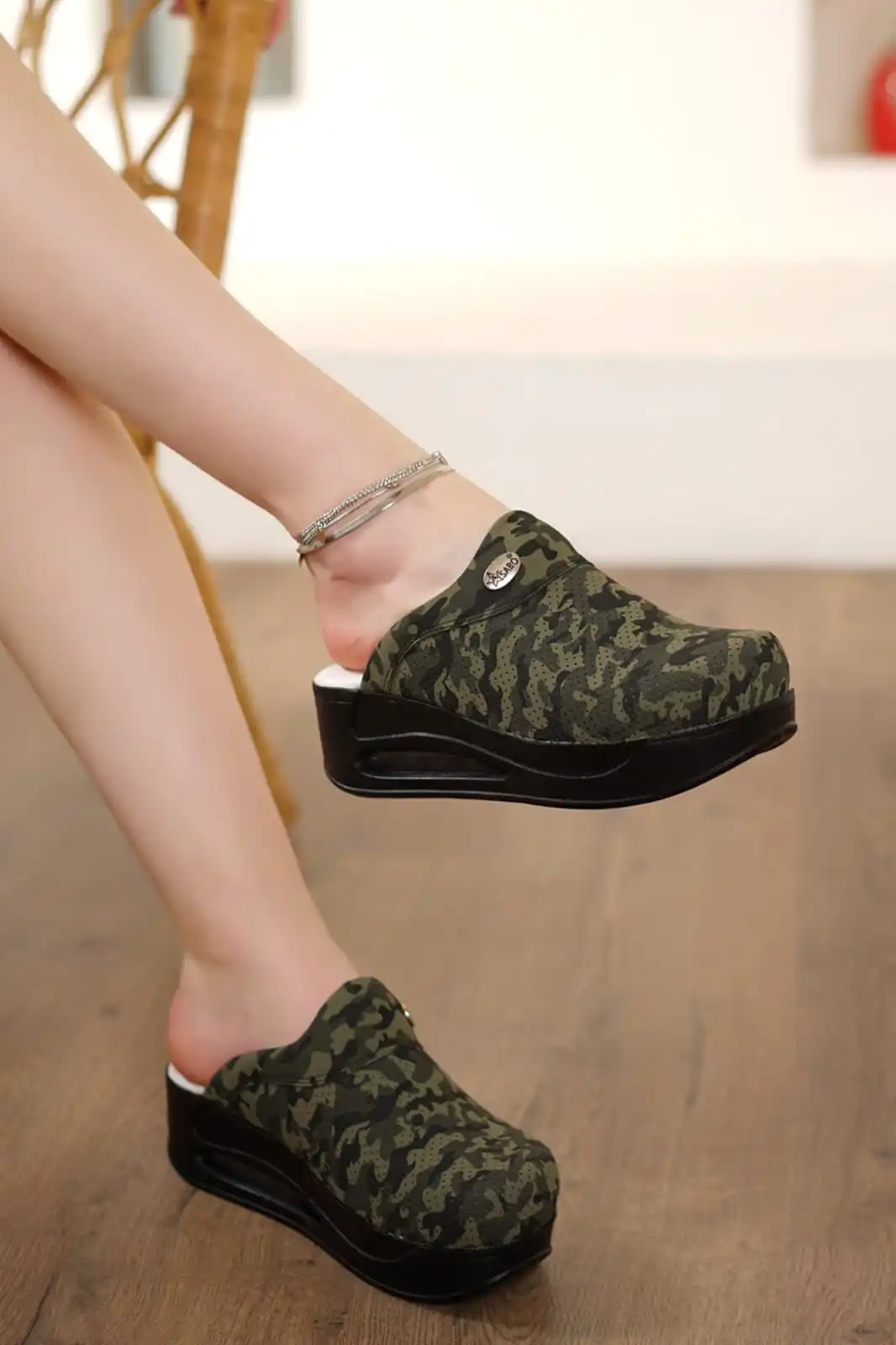 Soft full orthopedic airmax sole 2022 season women comfortable anatomical original sabo slippers hospital doctor nurse special
Soft full orthopedic airmax sole 2022 season women comfortable anatomical original sabo slippers hospital doctor nurse special
