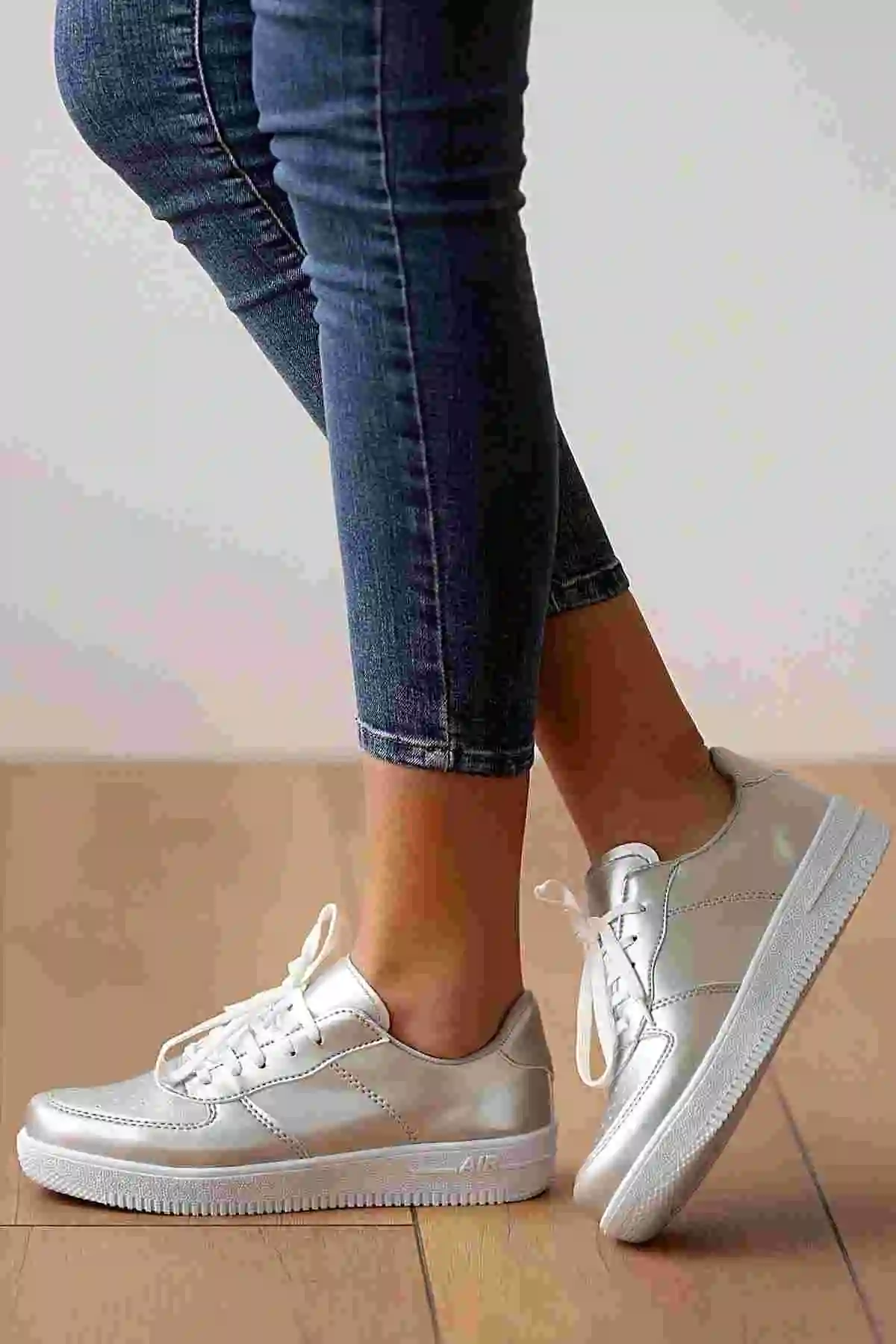 Stylish Women Sneakers Ladies Comfortable Breathable Footwear Shoes 2021 Running Shoes New Female Flexible Walking
Stylish Women Sneakers Ladies Comfortable Breathable Footwear Shoes 2021 Running Shoes New Female Flexible Walking