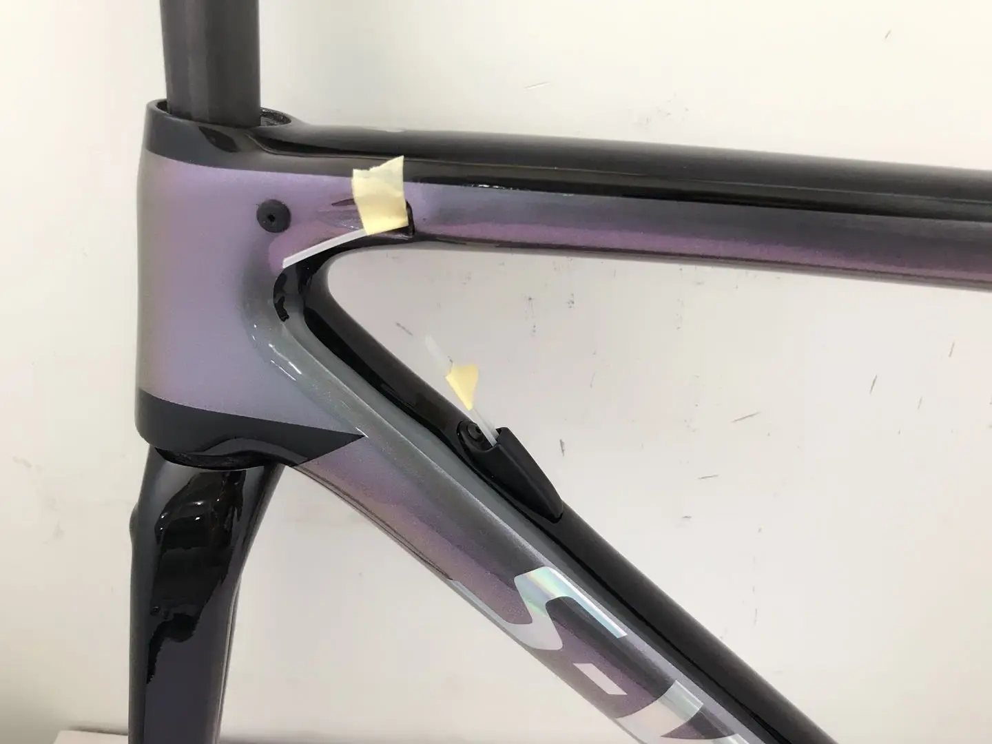 Only 840g road carbon bike frameset v brakes sagan color cycling carbon frame + fork+seatpost+ headset made in taiwan frames
Only 840g road carbon bike frameset v brakes sagan color cycling carbon frame + fork+seatpost+ headset made in taiwan frames