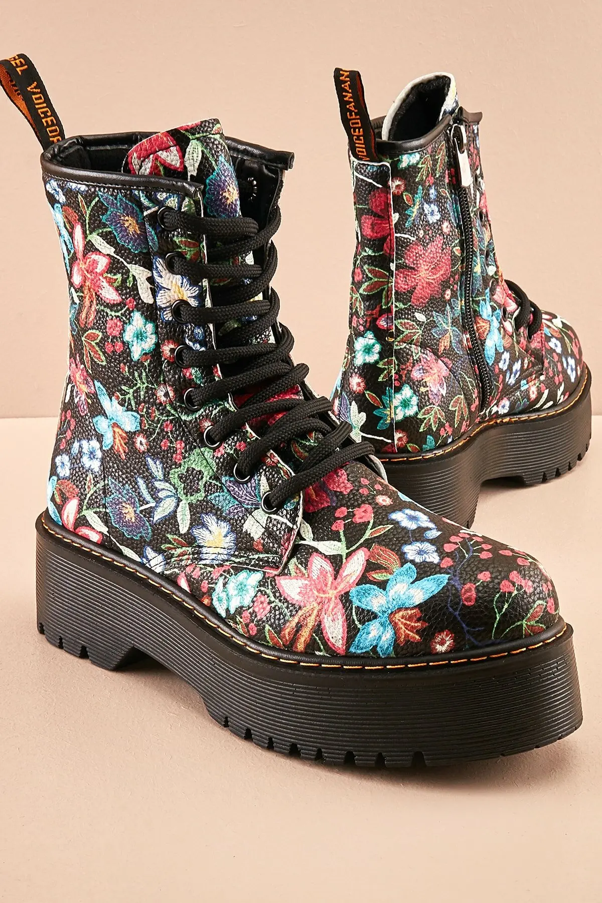 Black Multicolor Women's Boots & Booties Faux Leather Thick Sole 2021 Autumn Winter New Couple Shoes Girl Casual Short Boots
Black Multicolor Women's Boots & Booties Faux Leather Thick Sole 2021 Autumn Winter New Couple Shoes Girl Casual Short Boots