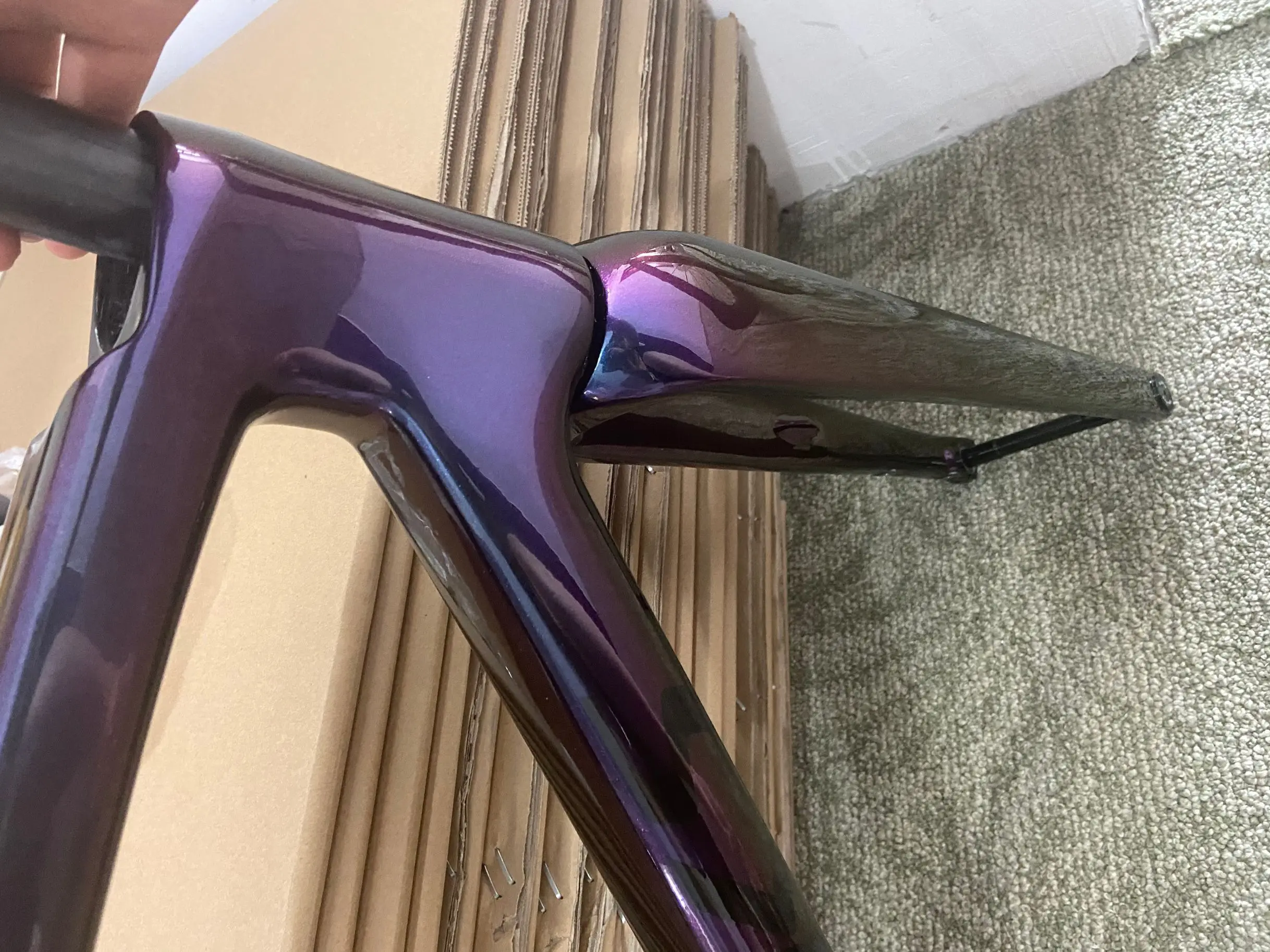 blue chameleon color ud glossy finished with black logo road bike frame taiwan bicycle carbon frame 44/49/52/54/56/58cm frames
blue chameleon color ud glossy finished with black logo road bike frame taiwan bicycle carbon frame 44/49/52/54/56/58cm frames
