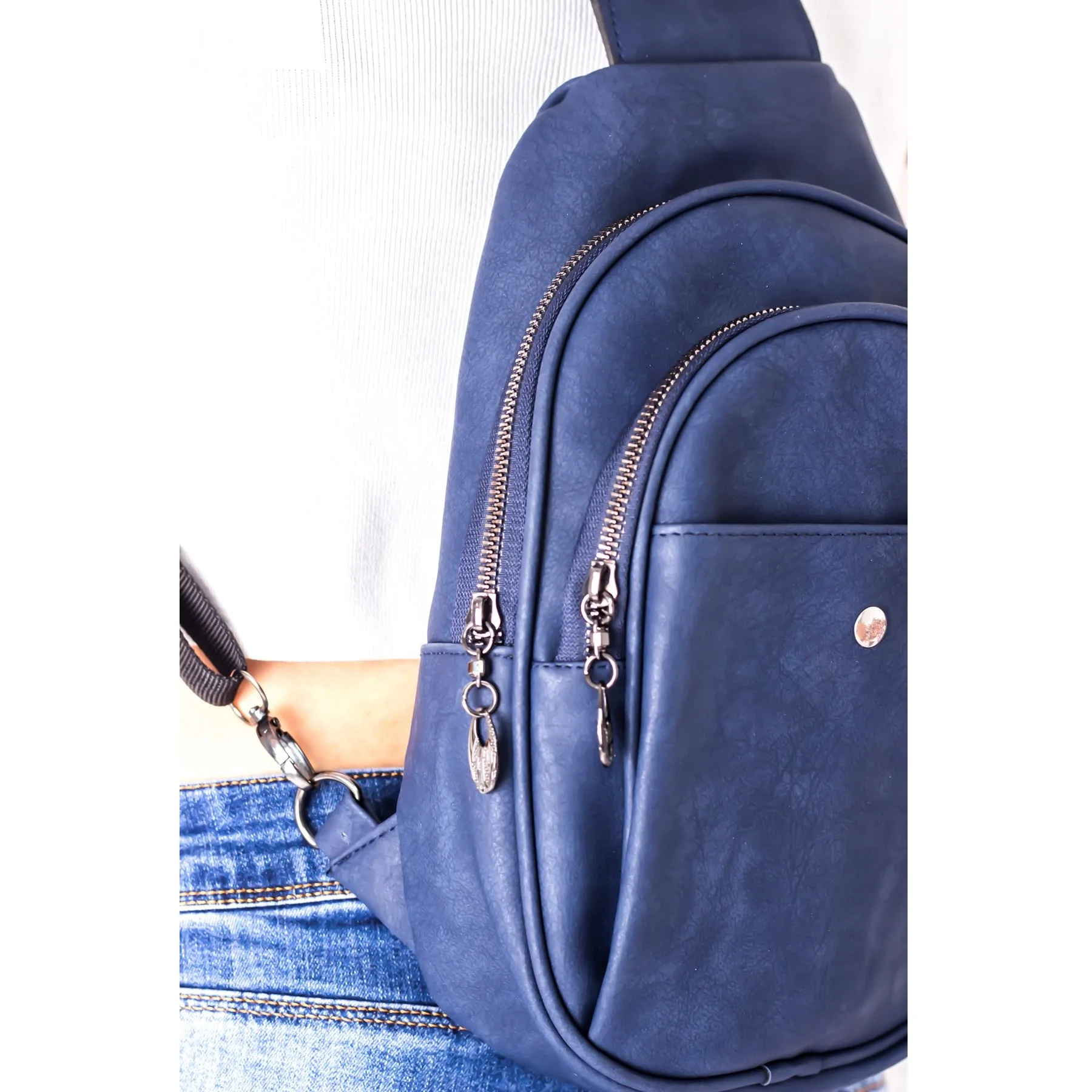 Blue Color Fashion Trend Women Lady Quality Zippered Pu Leather Waist Crossbody Backpack and Shoulder 2 Compartments Bag
Blue Color Fashion Trend Women Lady Quality Zippered Pu Leather Waist Crossbody Backpack and Shoulder 2 Compartments Bag