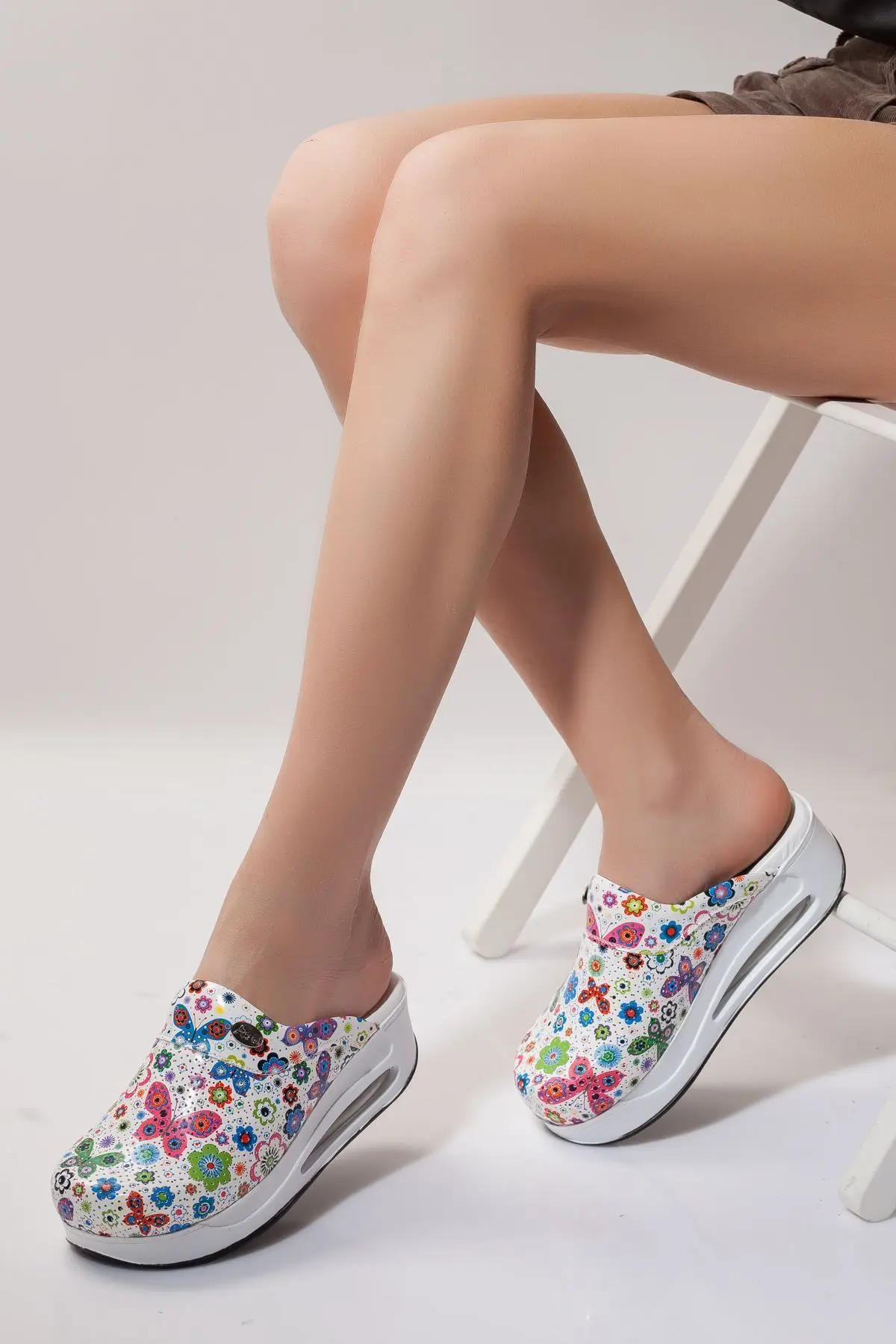 2021 New Orthopedic Women Shoes Slippers Fashion Comfortable Patterned Sandals Nurse Doctor Casual Quality Soft Anti-Slip Clogs
2021 New Orthopedic Women Shoes Slippers Fashion Comfortable Patterned Sandals Nurse Doctor Casual Quality Soft Anti-Slip Clogs