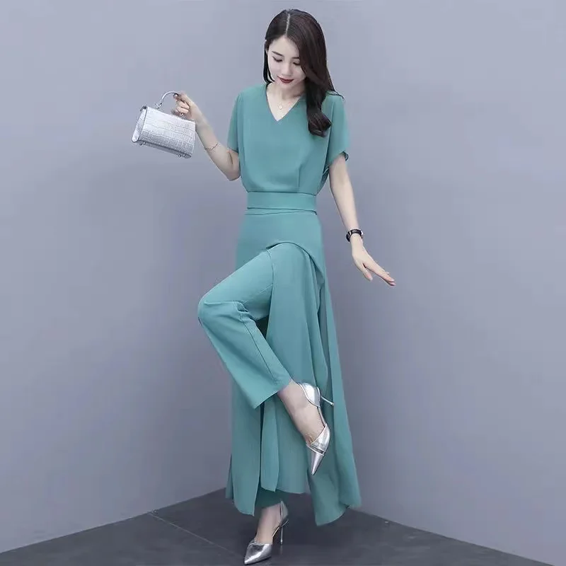 2022 New Summer Solid Color Chiffon Wide Leg Pants Set Solid Color Short Sleeved Skirt Pants Set Two-piece Set
2022 New Summer Solid Color Chiffon Wide Leg Pants Set Solid Color Short Sleeved Skirt Pants Set Two-piece Set