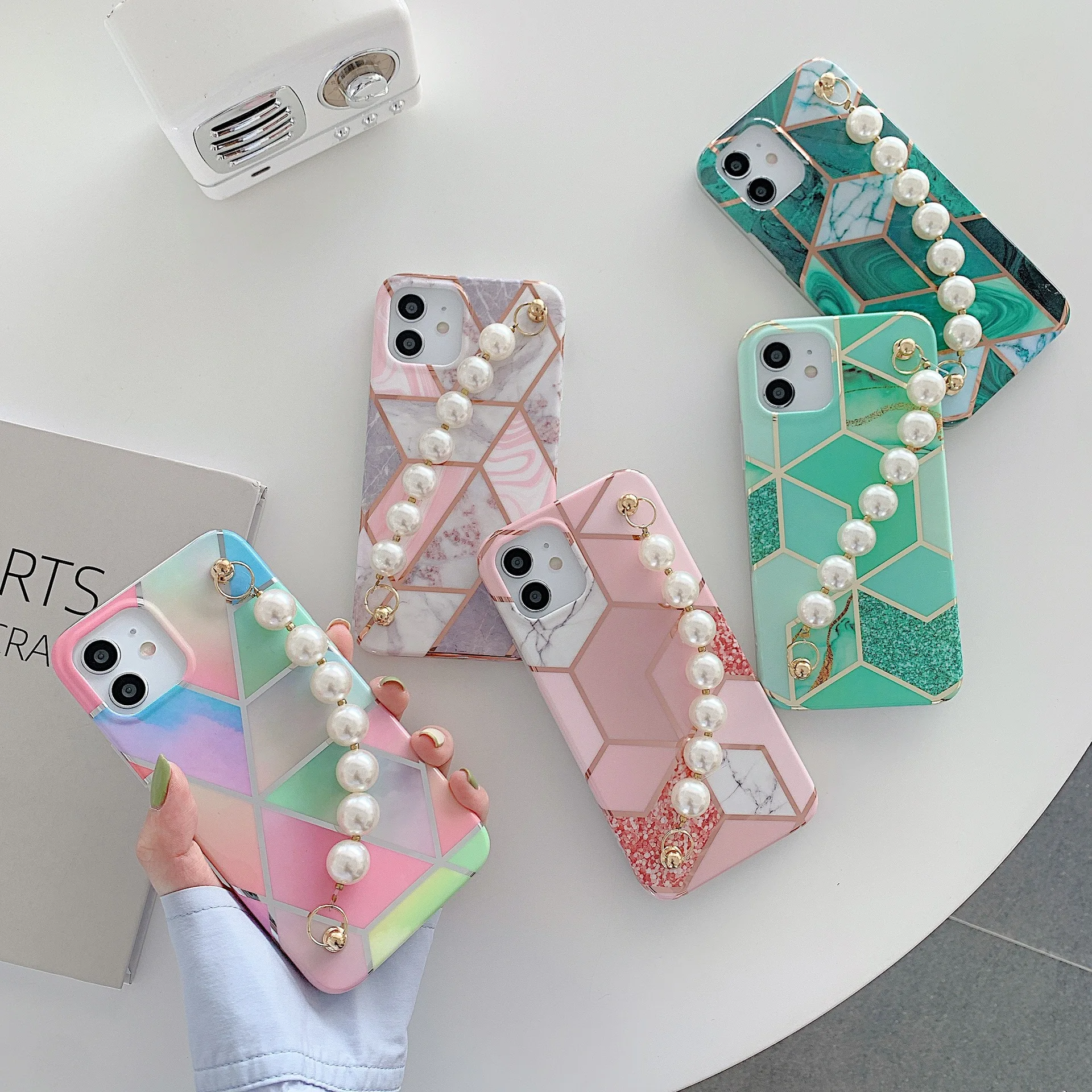 Luxury Plating Pearl Bracelet Chain Bracelet Phone Chain Soft Case For iPhone 13 Pro Max 12 11 MiNi X XS XR 7 8 plus SE Cover
Luxury Plating Pearl Bracelet Chain Bracelet Phone Chain Soft Case For iPhone 13 Pro Max 12 11 MiNi X XS XR 7 8 plus SE Cover