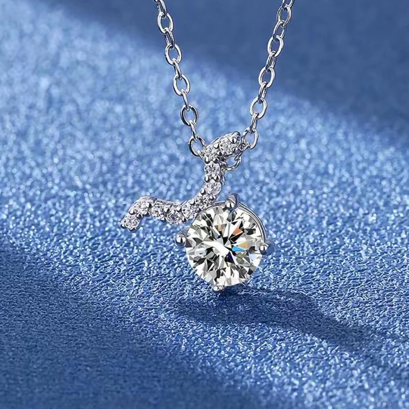 Trendy S925 Silver Moissanite Note Necklace Women Jewelry Plated White Gold 1ct D Color VVS1 Moissanite Charm Necklaces Gift
Trendy S925 Silver Moissanite Note Necklace Women Jewelry Plated White Gold 1ct D Color VVS1 Moissanite Charm Necklaces Gift