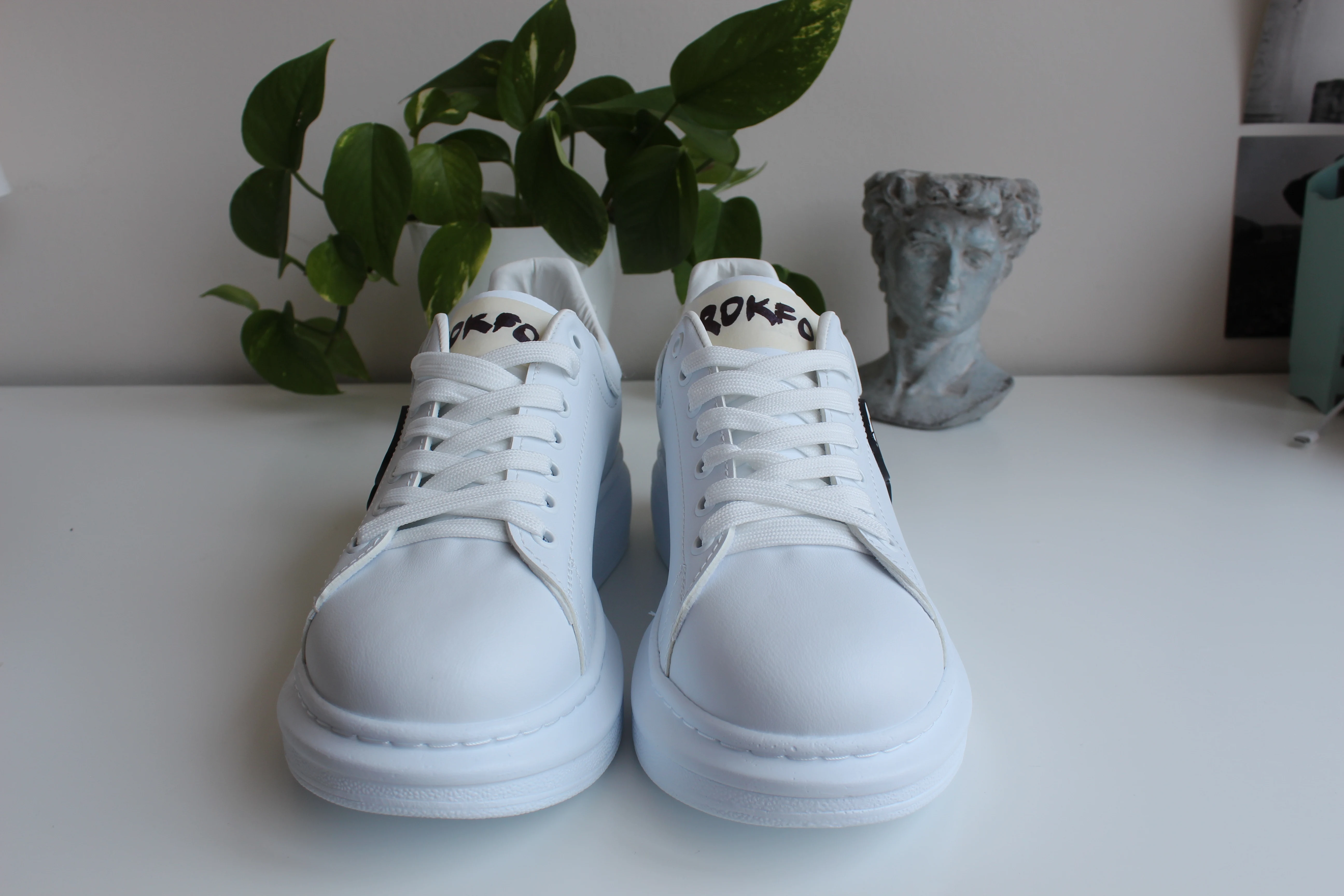 Fast Ship NEW 2022 Luxury Men Women Shoes Designer Breathable Casual Shoes Man Sneakers Unisex Walking Shoes Men Chaussure Homme
Fast Ship NEW 2022 Luxury Men Women Shoes Designer Breathable Casual Shoes Man Sneakers Unisex Walking Shoes Men Chaussure Homme