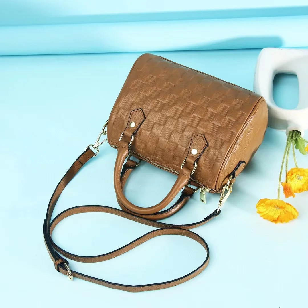 2022 summer leather material fashion ladies soft retro simple shoulder bag messenger bag text chain heat-pressed pattern
2022 summer leather material fashion ladies soft retro simple shoulder bag messenger bag text chain heat-pressed pattern