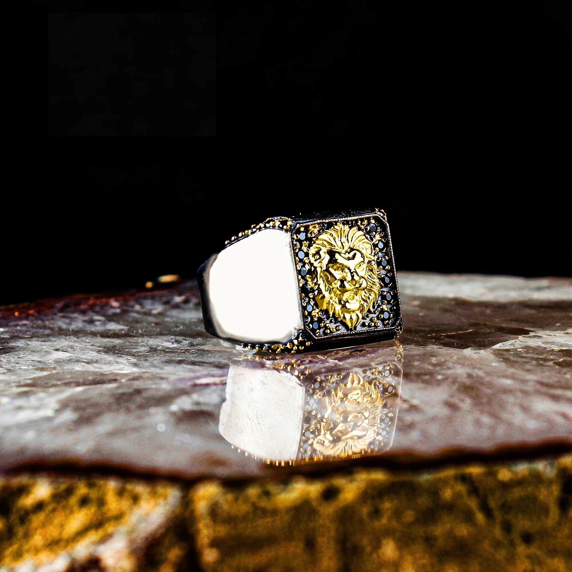 Кольцо из настоящего чистого искусственного серебра ручной работы, Сделано в Турции, роскошная и модная модель, модель в винтажном стиле
Кольцо из настоящего чистого искусственного серебра ручной работы, Сделано в Турции, роскошная и модная модель, модель в винтажном стиле