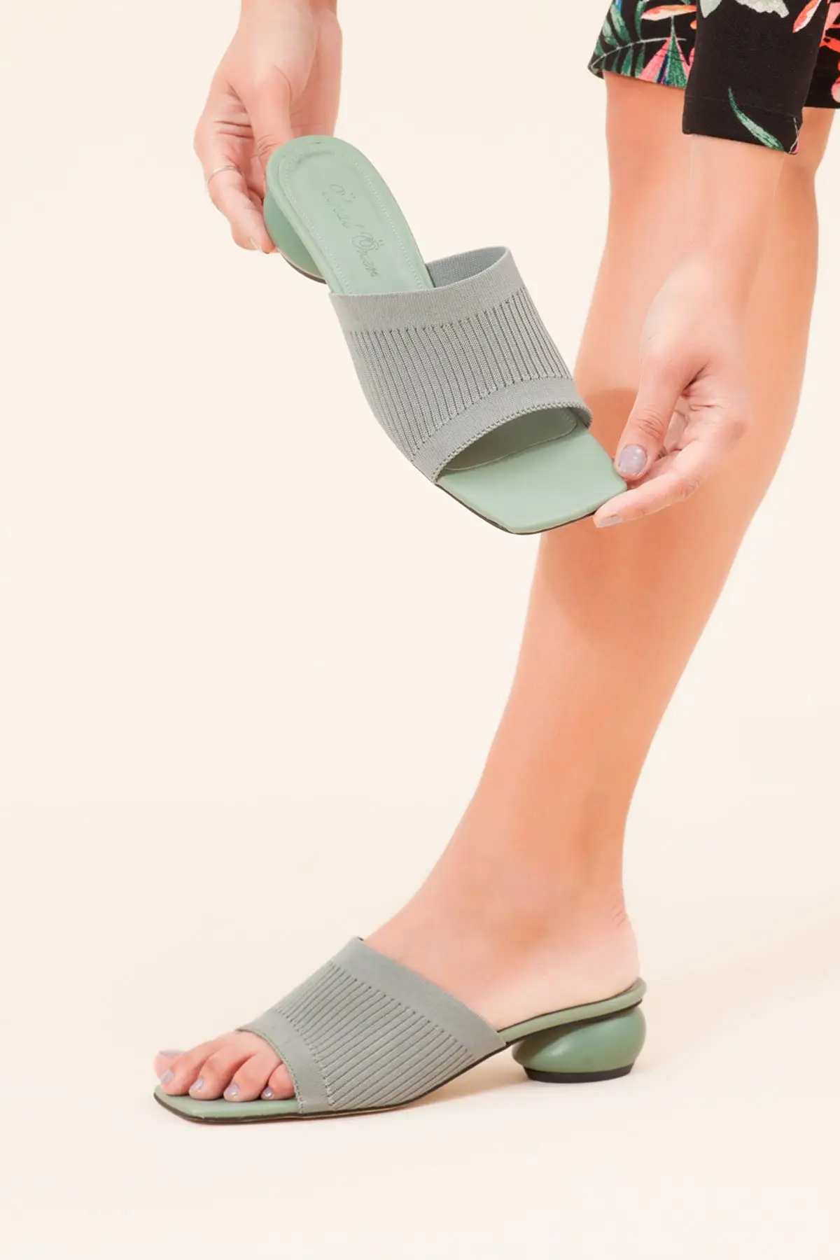 Women's Green Knitwear Slippers new season slippers elegant design women's fashion
Women's Green Knitwear Slippers new season slippers elegant design women's fashion