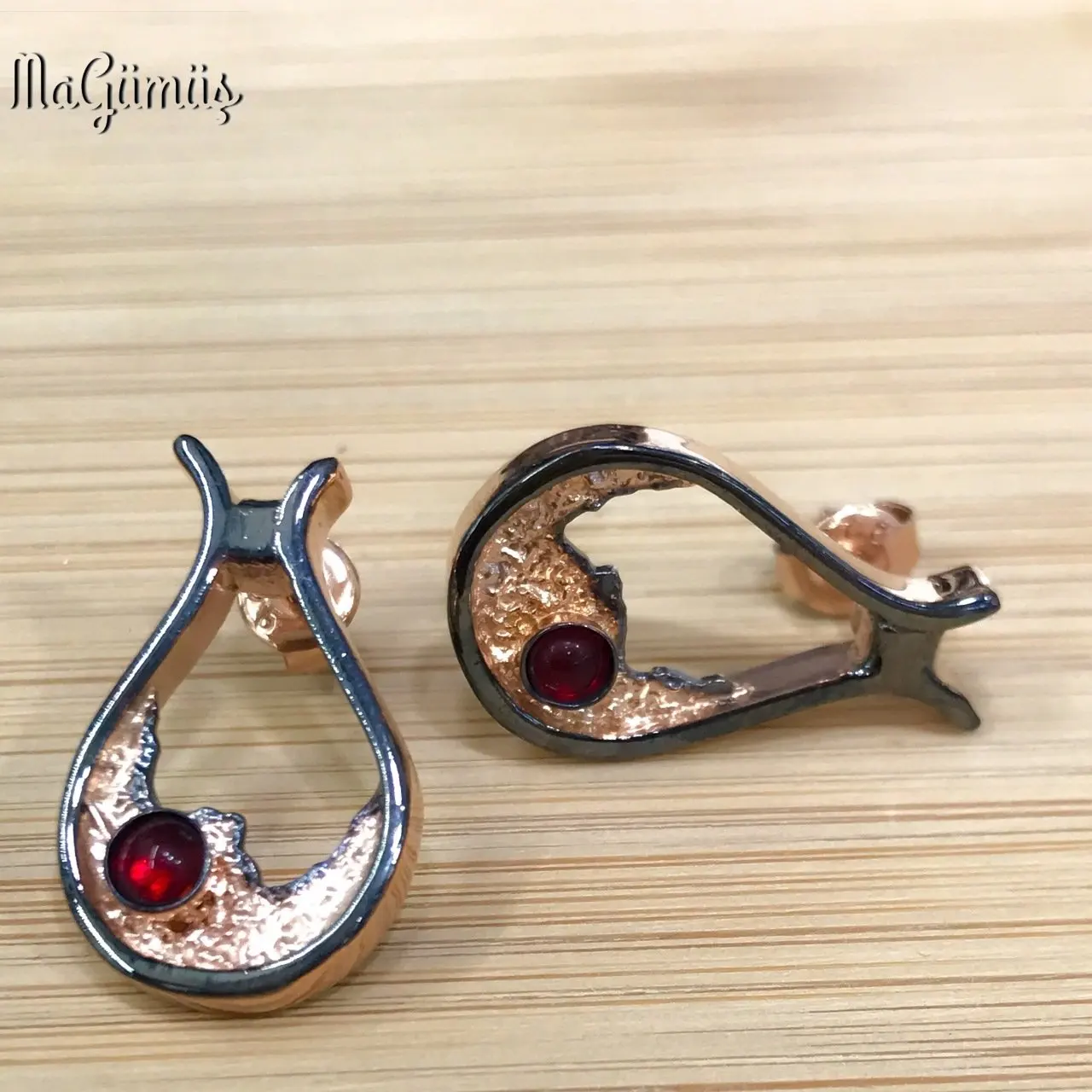Natural Garnet Stone Tulip Design Hand Production Authentic sterling Silver Earrings
Natural Garnet Stone Tulip Design Hand Production Authentic sterling Silver Earrings