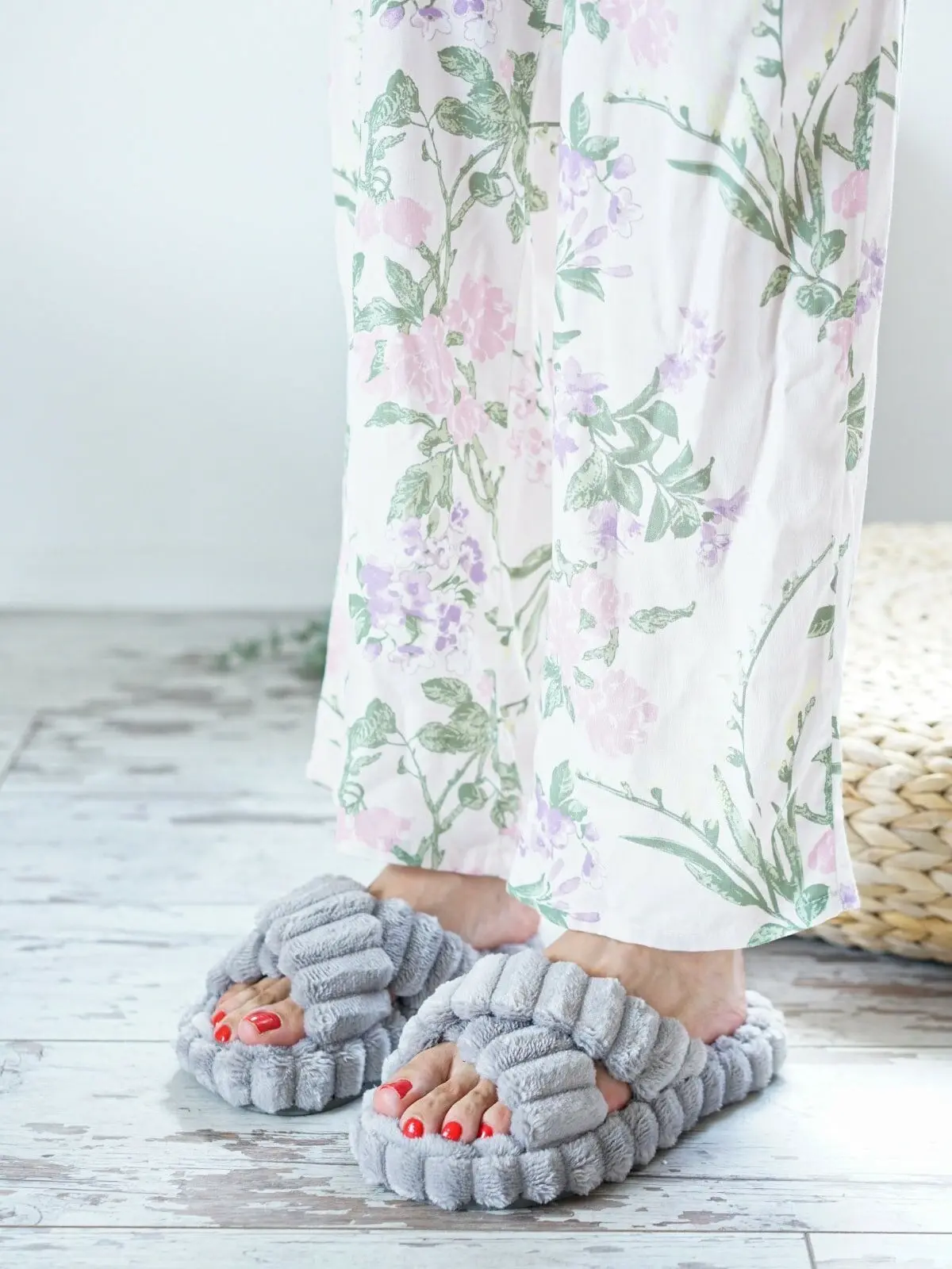 Letao Women Soft Comfortable Towel Bottom End Open Color Gray and Mink Home Slipper
Letao Women Soft Comfortable Towel Bottom End Open Color Gray and Mink Home Slipper