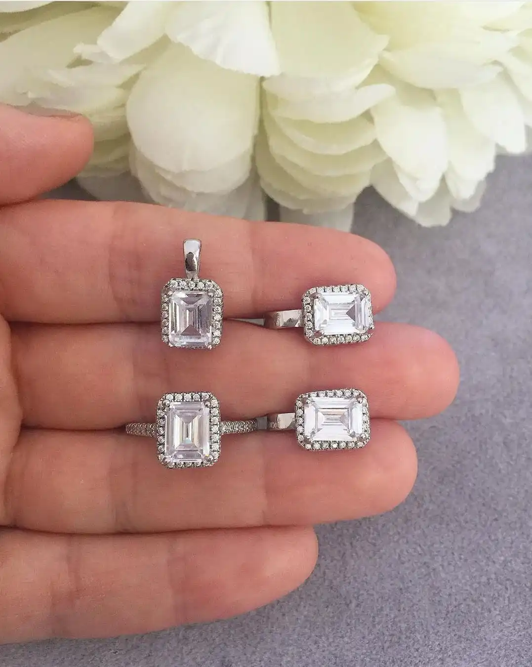 925 Sterling Silver Baguette J Set Birthday Anniversary Fashion Engagement Wedding Band Top Quality Charm Jewelry
925 Sterling Silver Baguette J Set Birthday Anniversary Fashion Engagement Wedding Band Top Quality Charm Jewelry