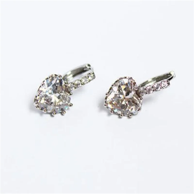Super Flash Zircon Love Japan And South Korea Simple Temperament Small Peach Heart Earrings
Super Flash Zircon Love Japan And South Korea Simple Temperament Small Peach Heart Earrings