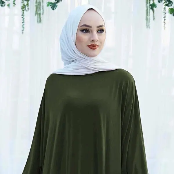 Женское длинное платье с рукавами «летучая мышь»
Женское длинное платье с рукавами «летучая мышь»