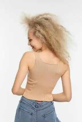 Turkish Hyper Quality Acrylic Women Knitwear Rope Strap Buttoned Crop Top Blouse. traf
Turkish Hyper Quality Acrylic Women Knitwear Rope Strap Buttoned Crop Top Blouse. traf