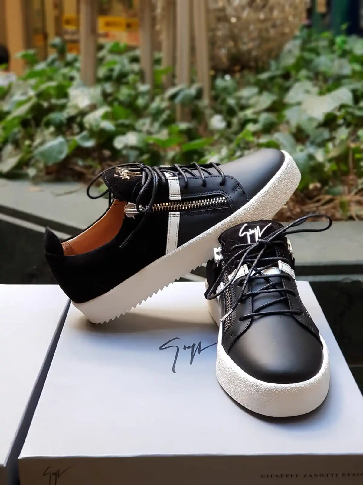 Giuseppe Zanotti Frankie Sneakers , 2021 Men Fashion Sneakers,Low top sneakers,stylish, luxury brand men sneakers
Giuseppe Zanotti Frankie Sneakers , 2021 Men Fashion Sneakers,Low top sneakers,stylish, luxury brand men sneakers