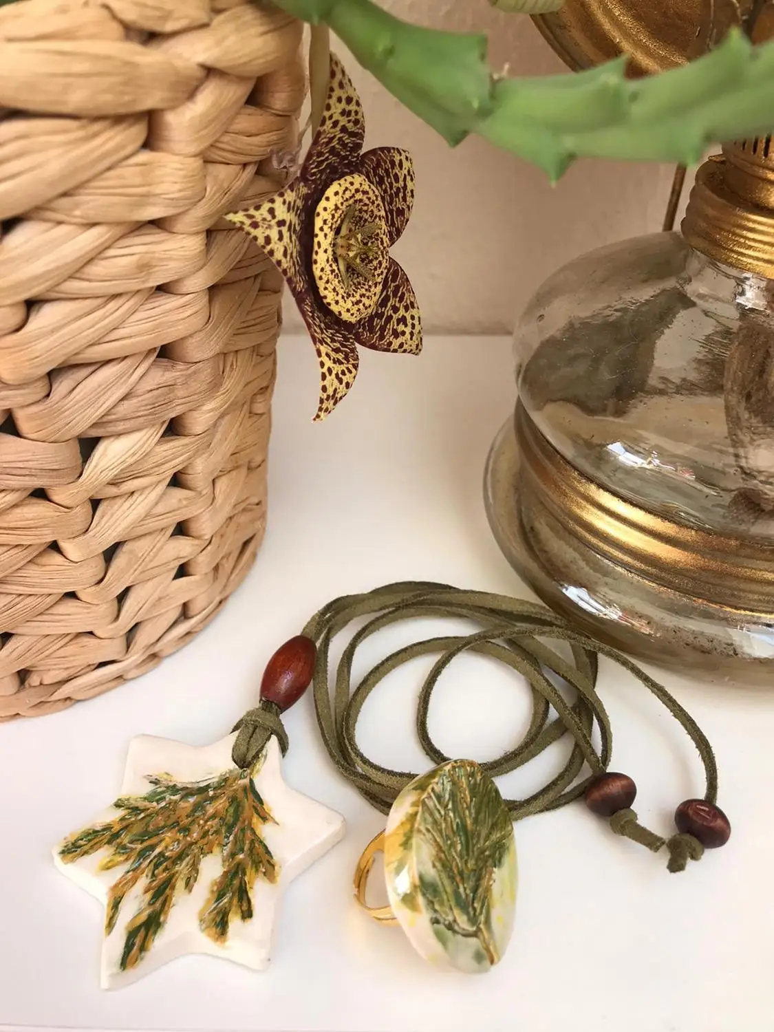 The double set ceramic necklace and ring are handmade. It is a good option for those who love the colors and texture of nature.
The double set ceramic necklace and ring are handmade. It is a good option for those who love the colors and texture of nature.