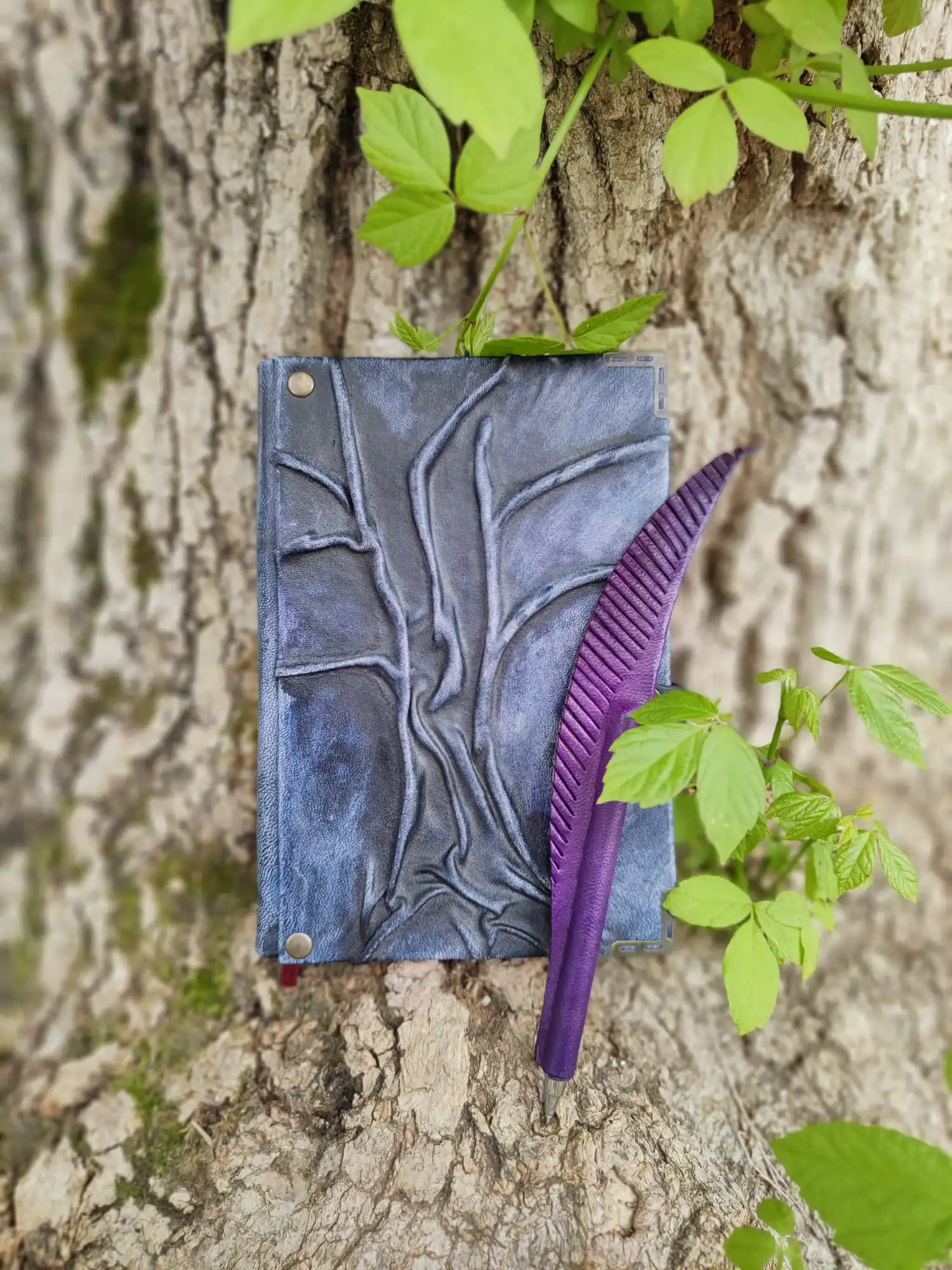 Blue Genuine Leather Şamua Antiquing Paper Handmade Gift Moment Diary Notebook Special Production Only One Pieces.
Blue Genuine Leather Şamua Antiquing Paper Handmade Gift Moment Diary Notebook Special Production Only One Pieces.