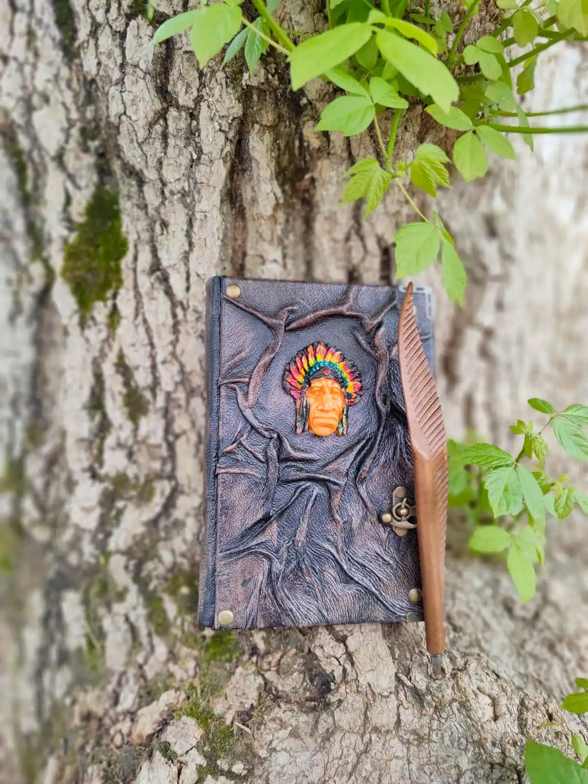 Injun Brown Genuine Leather Şamua Antiquing Paper Handmade Gift Moment Diary Notebook Special Production Only One Pieces.
Injun Brown Genuine Leather Şamua Antiquing Paper Handmade Gift Moment Diary Notebook Special Production Only One Pieces.
