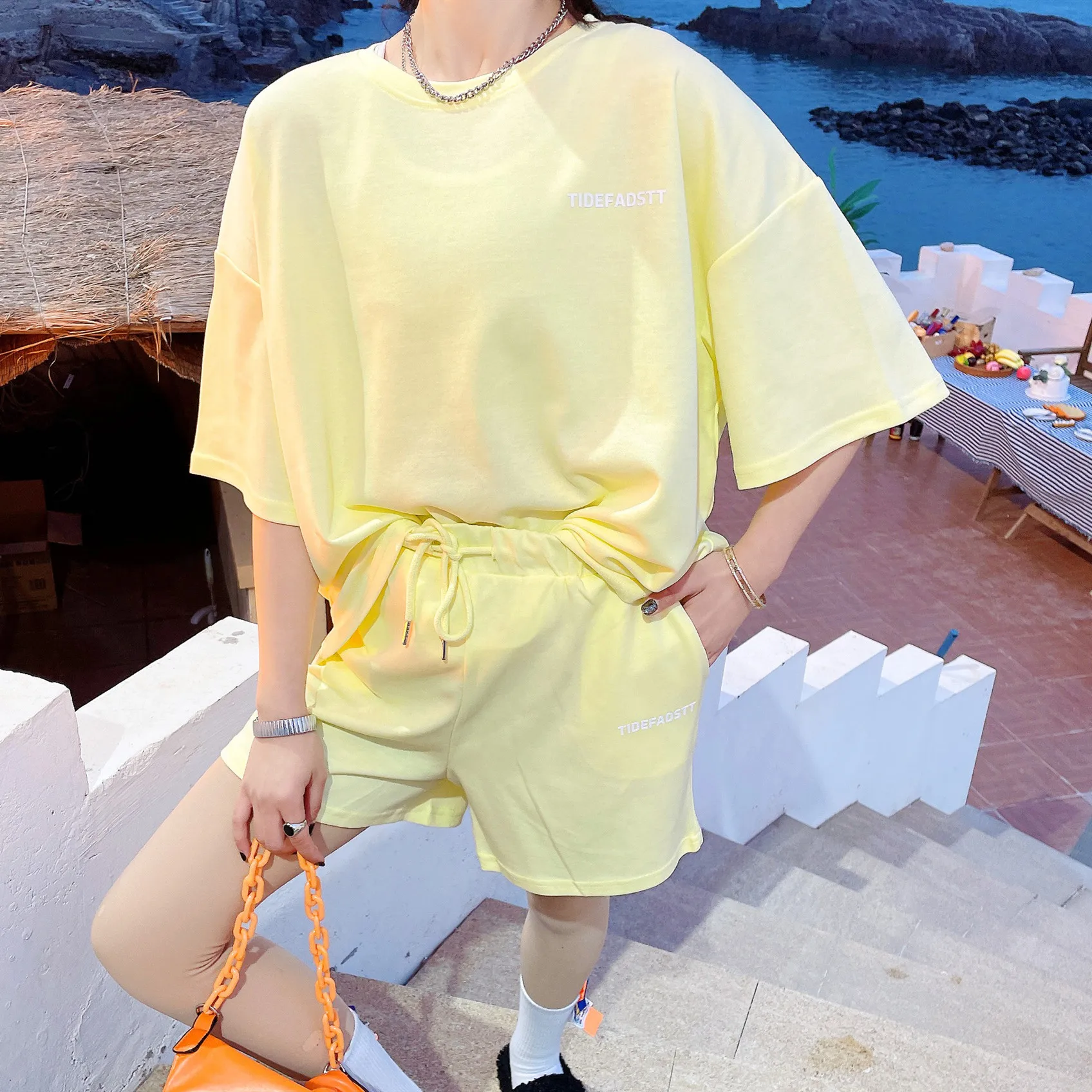 Summer Women's 2 Piece Sweatshorts Set Oversized 2022 Fashion Short Sleeve Cotton T Shirt Female Drawstring Track Shorts White
Summer Women's 2 Piece Sweatshorts Set Oversized 2022 Fashion Short Sleeve Cotton T Shirt Female Drawstring Track Shorts White