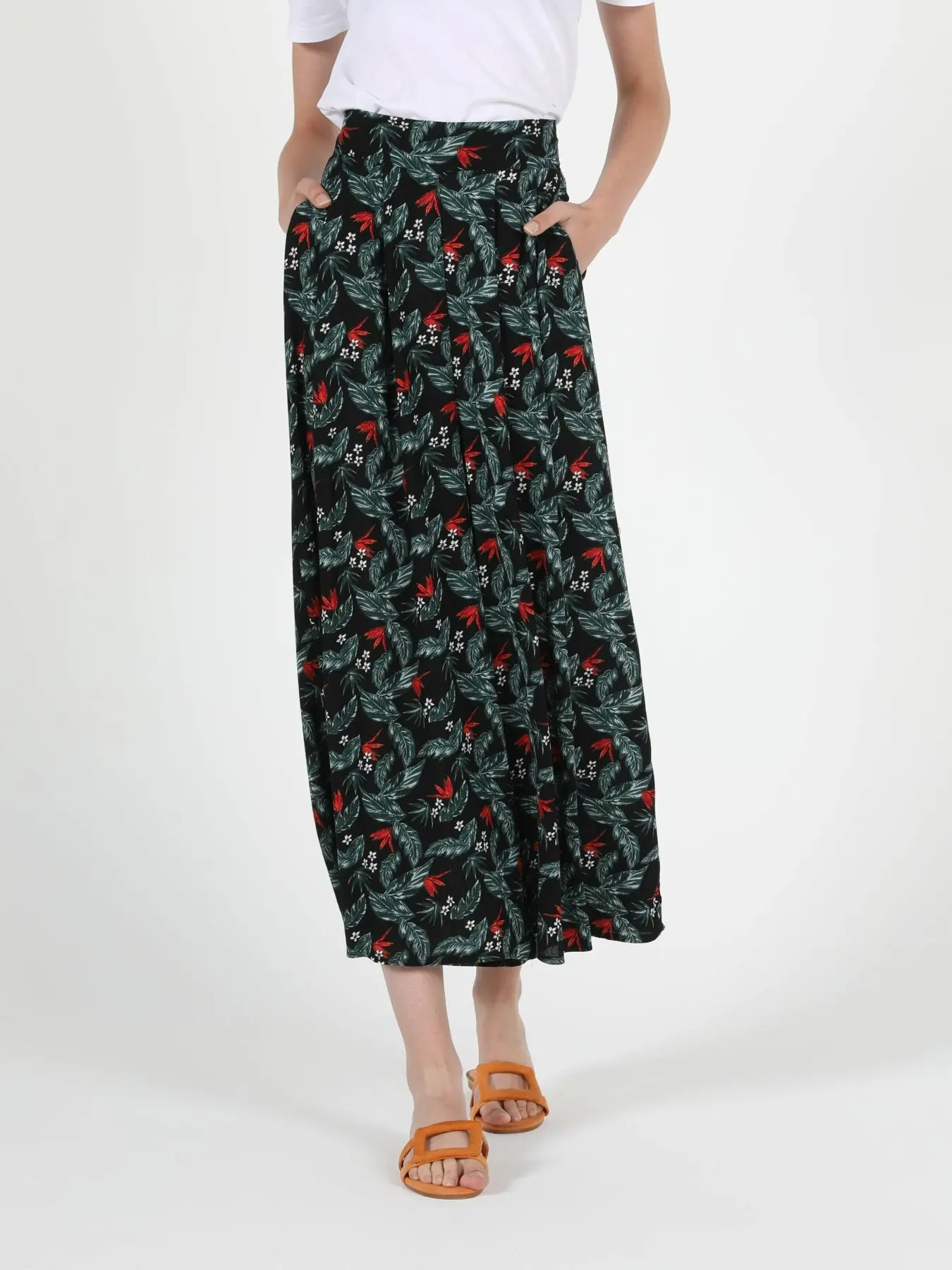 Woman Pants CL1049208
Woman Pants CL1049208