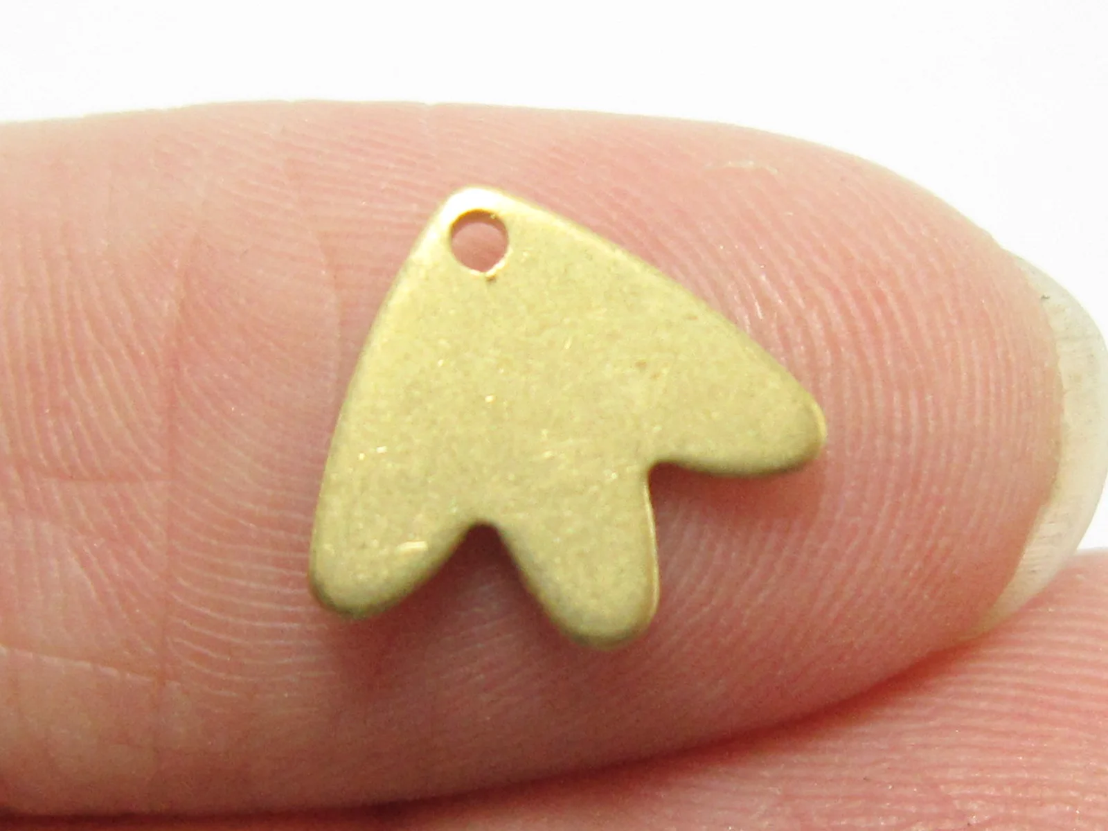 50pcs Brass earring charms Raw brass footprint pendant 11.4x10.3x1mm arrow findings -R1397
50pcs Brass earring charms Raw brass footprint pendant 11.4x10.3x1mm arrow findings -R1397