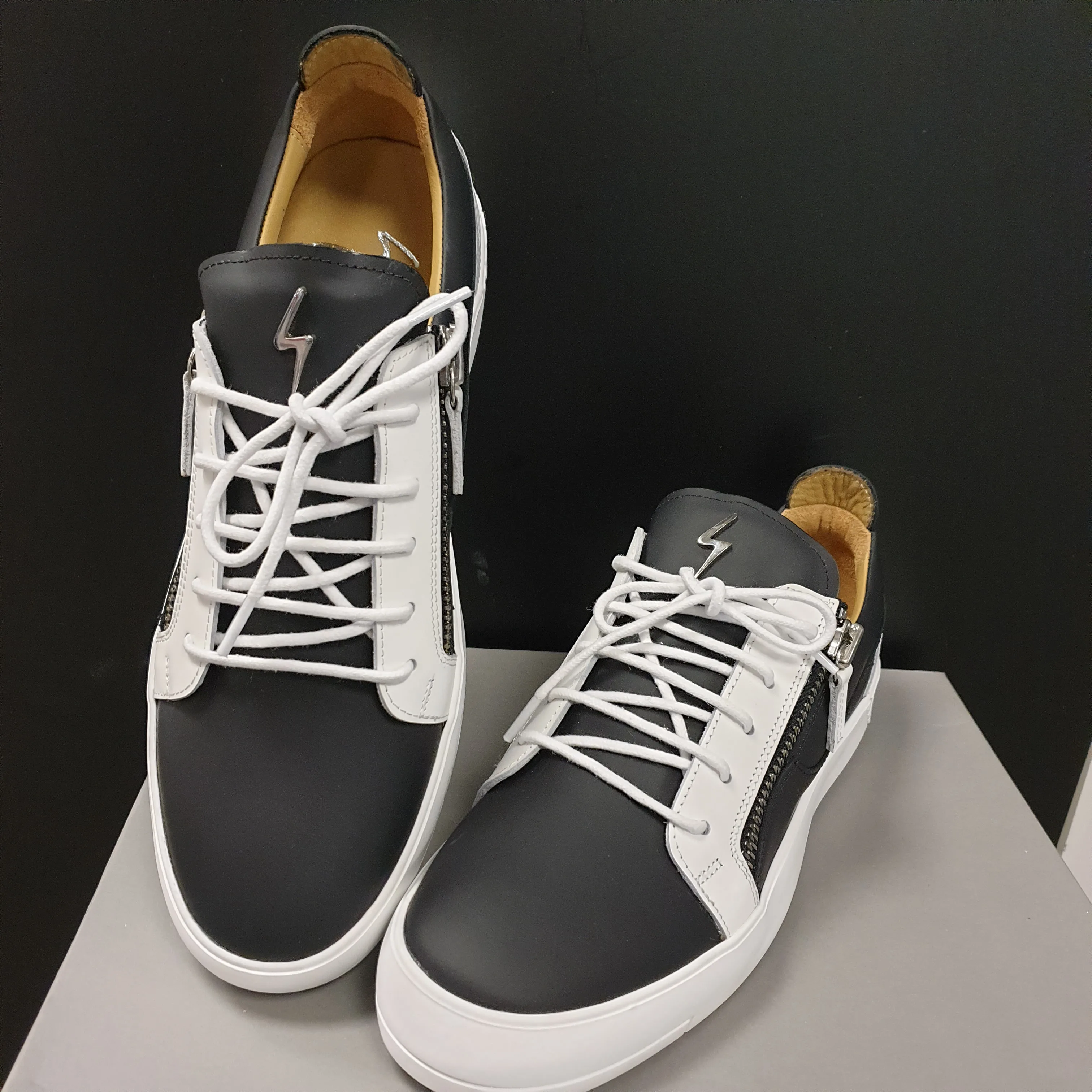 Luxury Men's Shoes Sneaker 100% 100% Genuine leather No China !!! Hand made
Luxury Men's Shoes Sneaker 100% 100% Genuine leather No China !!! Hand made