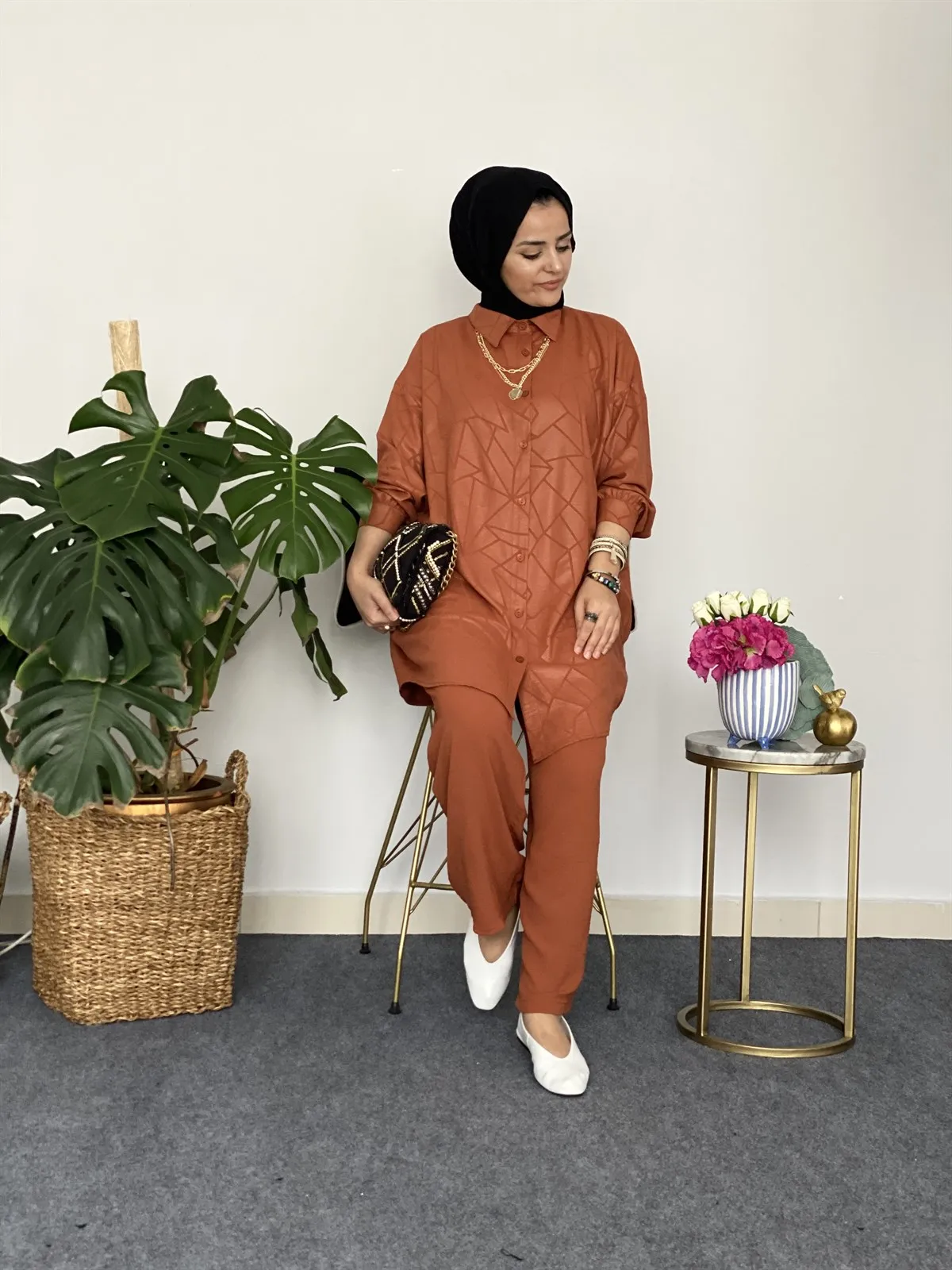 Women's shirt suit twinset women's bottom and top printed button shirt and beli wheel pants Muslim fashion elegant fashion
Women's shirt suit twinset women's bottom and top printed button shirt and beli wheel pants Muslim fashion elegant fashion