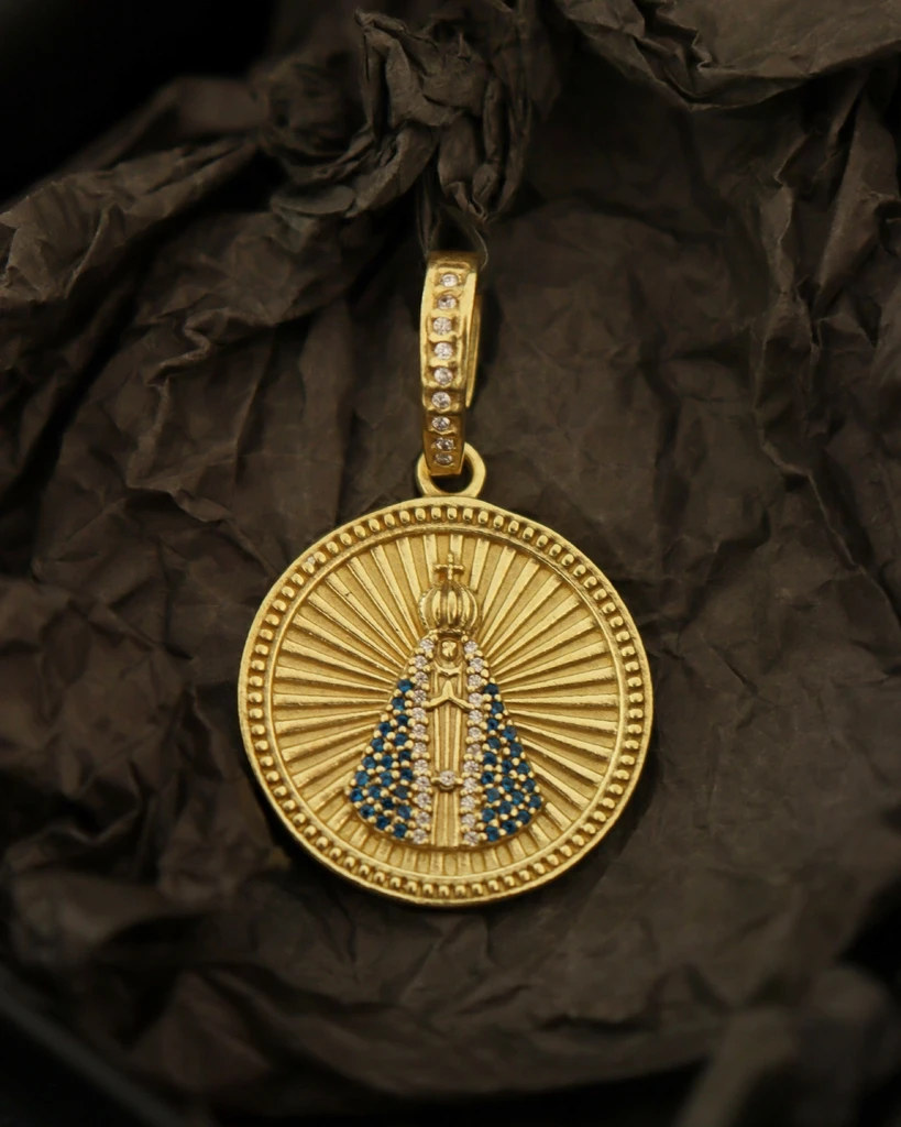 Our Lady Aparecida Pendant Ancient Coin studded Medal-Eternal guarantee in color! Gold identical to 18K gold
Our Lady Aparecida Pendant Ancient Coin studded Medal-Eternal guarantee in color! Gold identical to 18K gold
