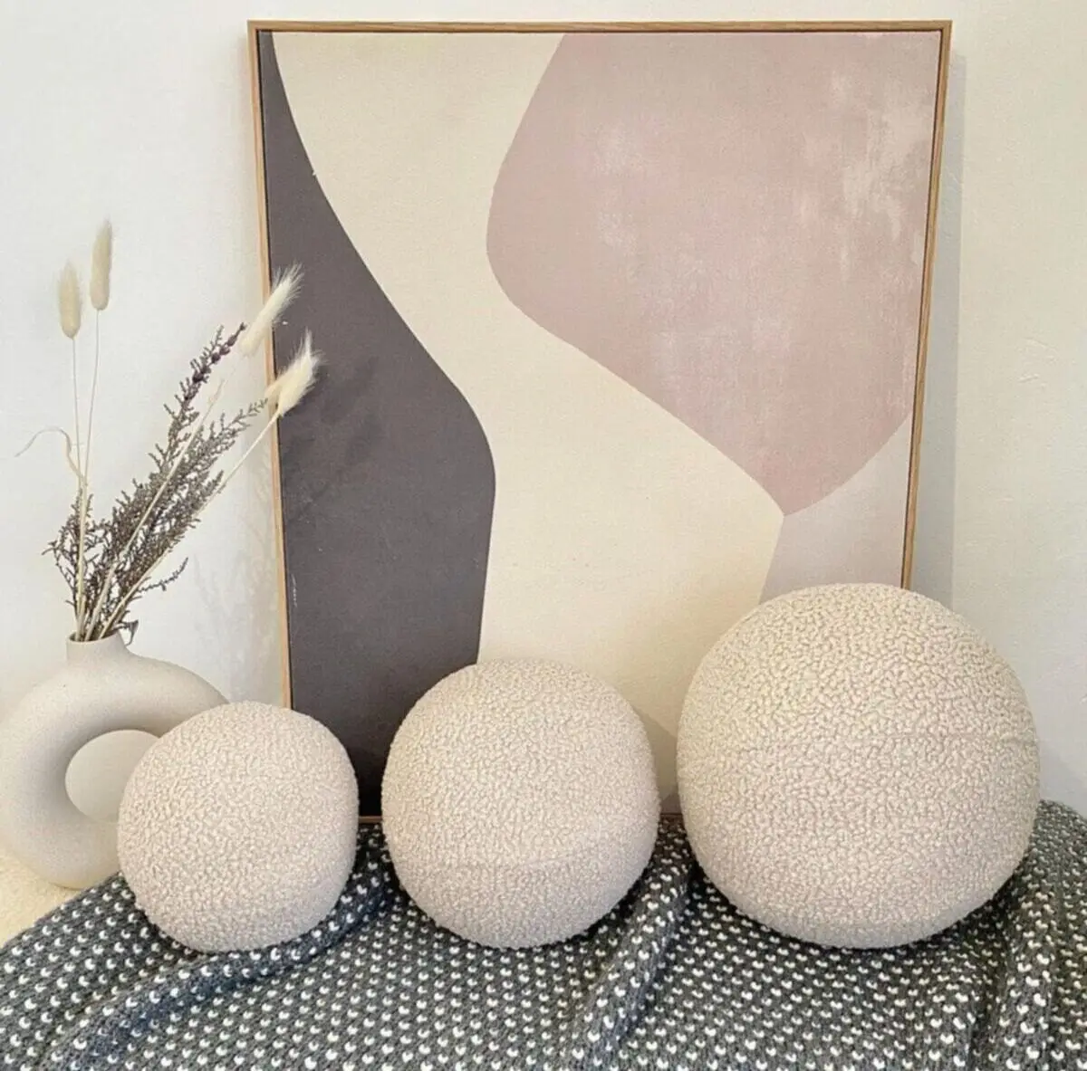 %100 Cotton Fabric Plush 3 Pieces Pillow Ball Shaped For Home Decorative Fuzzy Pillow Sofa Fluffy Pillow Round Desing New Style
%100 Cotton Fabric Plush 3 Pieces Pillow Ball Shaped For Home Decorative Fuzzy Pillow Sofa Fluffy Pillow Round Desing New Style
