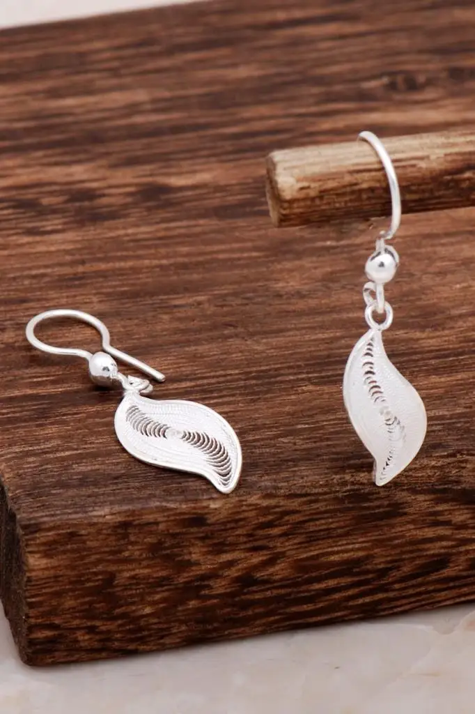 Leaf Design Filigree Silver Earrings 4652 High Quality Hand Made Original Filigree Silver Jewellery Gift for Women
Leaf Design Filigree Silver Earrings 4652 High Quality Hand Made Original Filigree Silver Jewellery Gift for Women