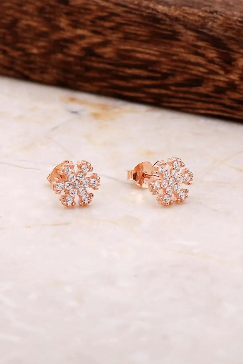 Серьги из серебра 4795 пробы с розовыми снежинками, высококачественные оригинальные филигранные серебряные украшения ручной работы, подарок для женщин
Серьги из серебра 4795 пробы с розовыми снежинками, высококачественные оригинальные филигранные серебряные украшения ручной работы, подарок для женщин