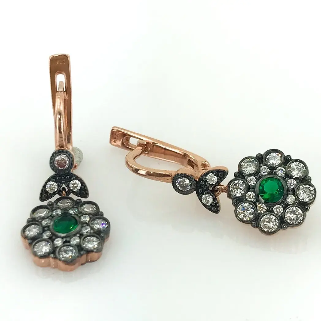 English Art Nostalgia Tiny Emerald Stone Handmade Special Quality 925 Sterling Silver Earrings Trend for Women
English Art Nostalgia Tiny Emerald Stone Handmade Special Quality 925 Sterling Silver Earrings Trend for Women