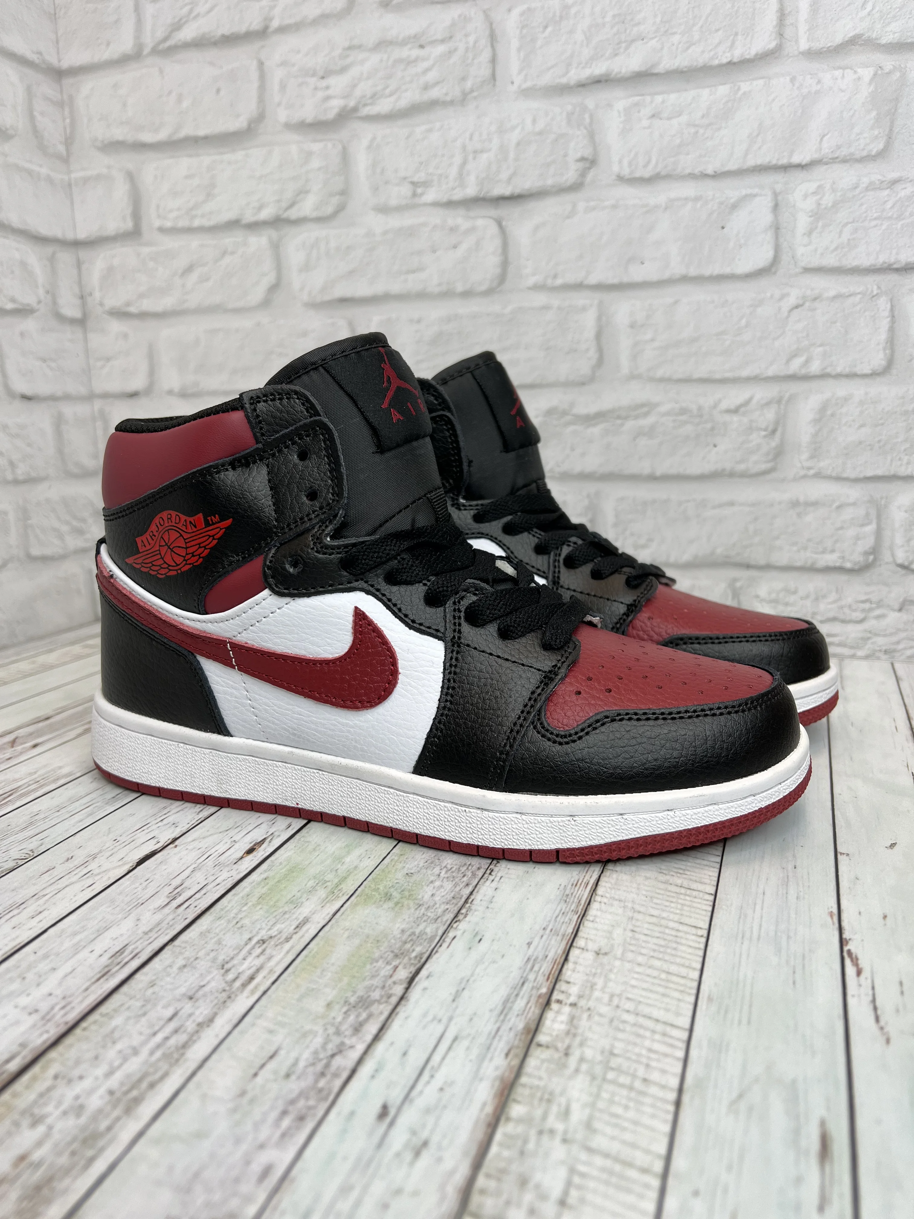 Кроссовки Nike Air Jordan (Джордан) подростковые бордовые с черным и белым | Обувь