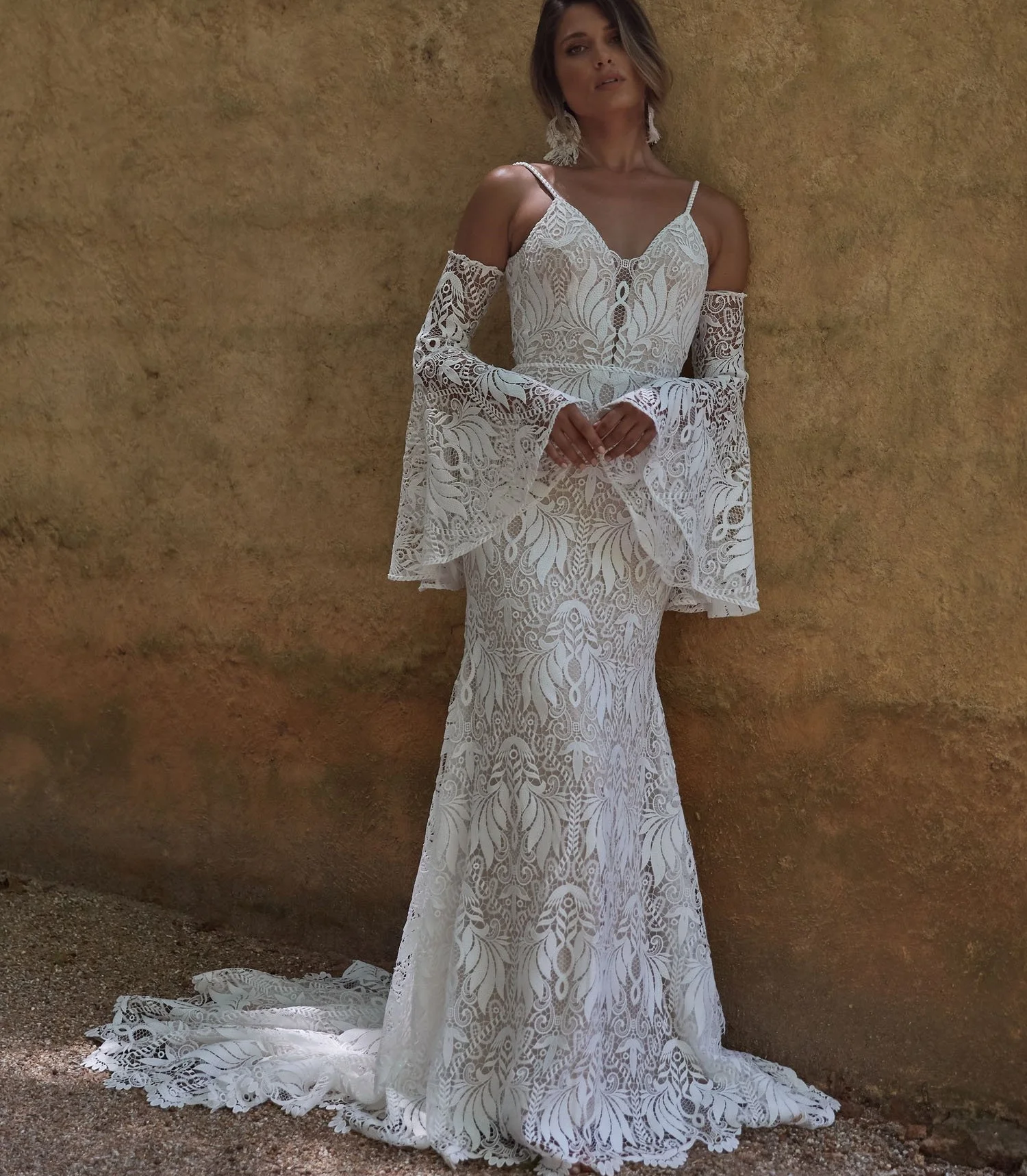11734# Spaghetti Straps Maxi Boho Deep V Neck Open Back Sweep Train Flare Sleeve Lace Bohemian Wedding Dress Wedding Bridal Gown
11734# Spaghetti Straps Maxi Boho Deep V Neck Open Back Sweep Train Flare Sleeve Lace Bohemian Wedding Dress Wedding Bridal Gown