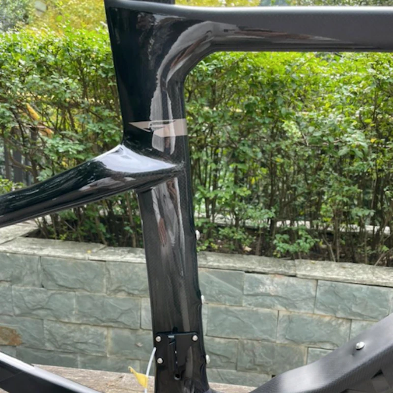 2022 Taiwan Hot selling F14 T1100 carbon road bike frame BSA 1K black glossy color 700C carbon road bicycle frame
2022 Taiwan Hot selling F14 T1100 carbon road bike frame BSA 1K black glossy color 700C carbon road bicycle frame