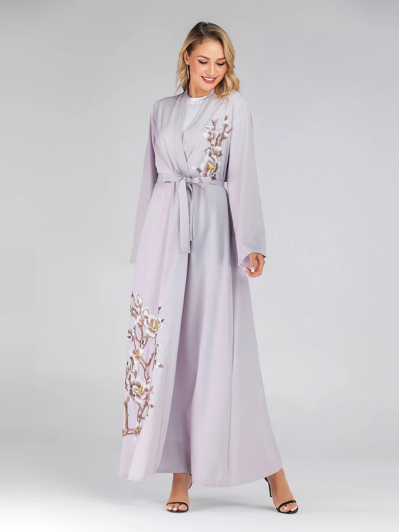 Fashion Muslim Cardigan Floral Embroidered Long Sleeve Slim Fit Abaya Robe 
Fashion Muslim Cardigan Floral Embroidered Long Sleeve Slim Fit Abaya Robe