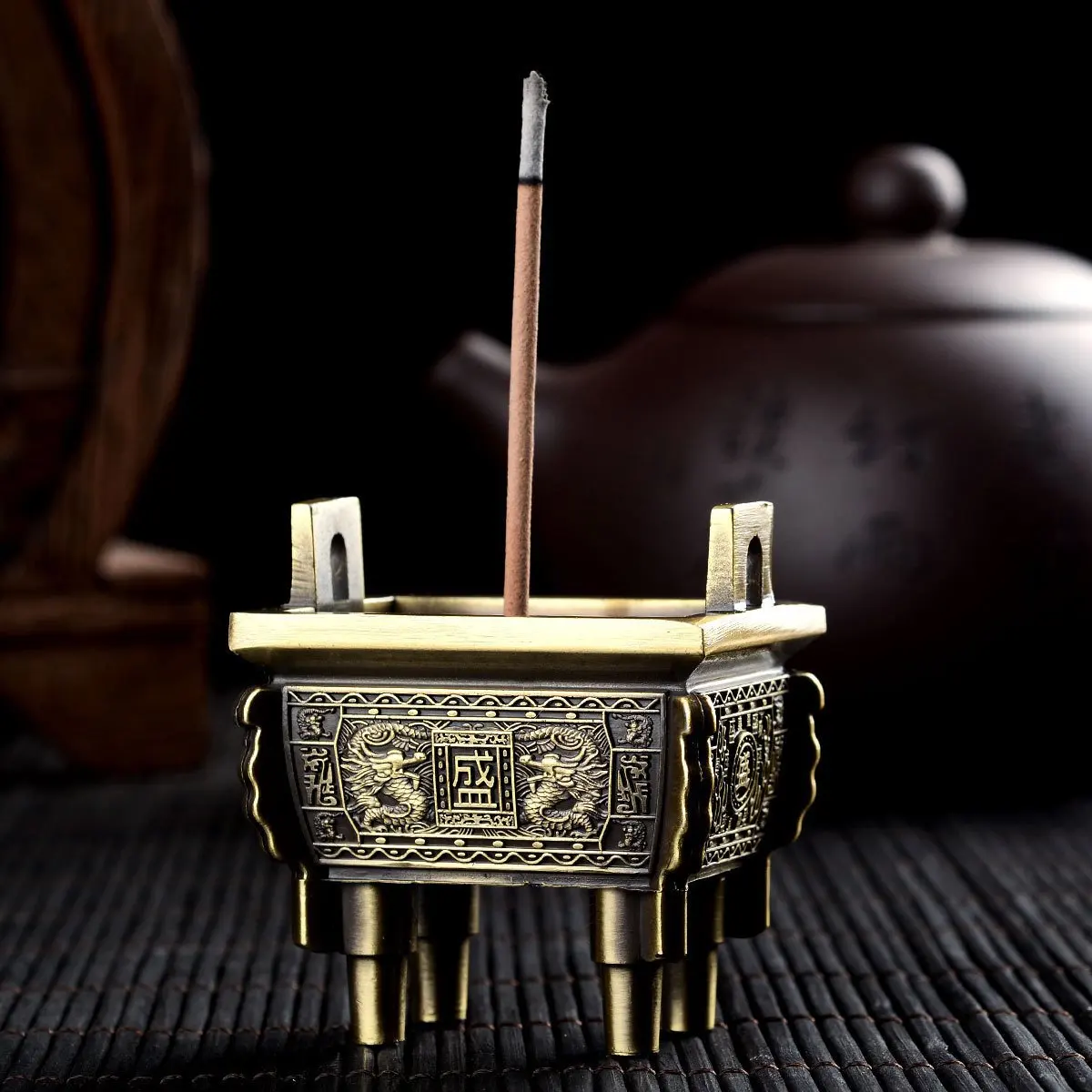 Incense pot for Buddha antique Mini household incense burner small for Tibetan incense line incense stick
Incense pot for Buddha antique Mini household incense burner small for Tibetan incense line incense stick