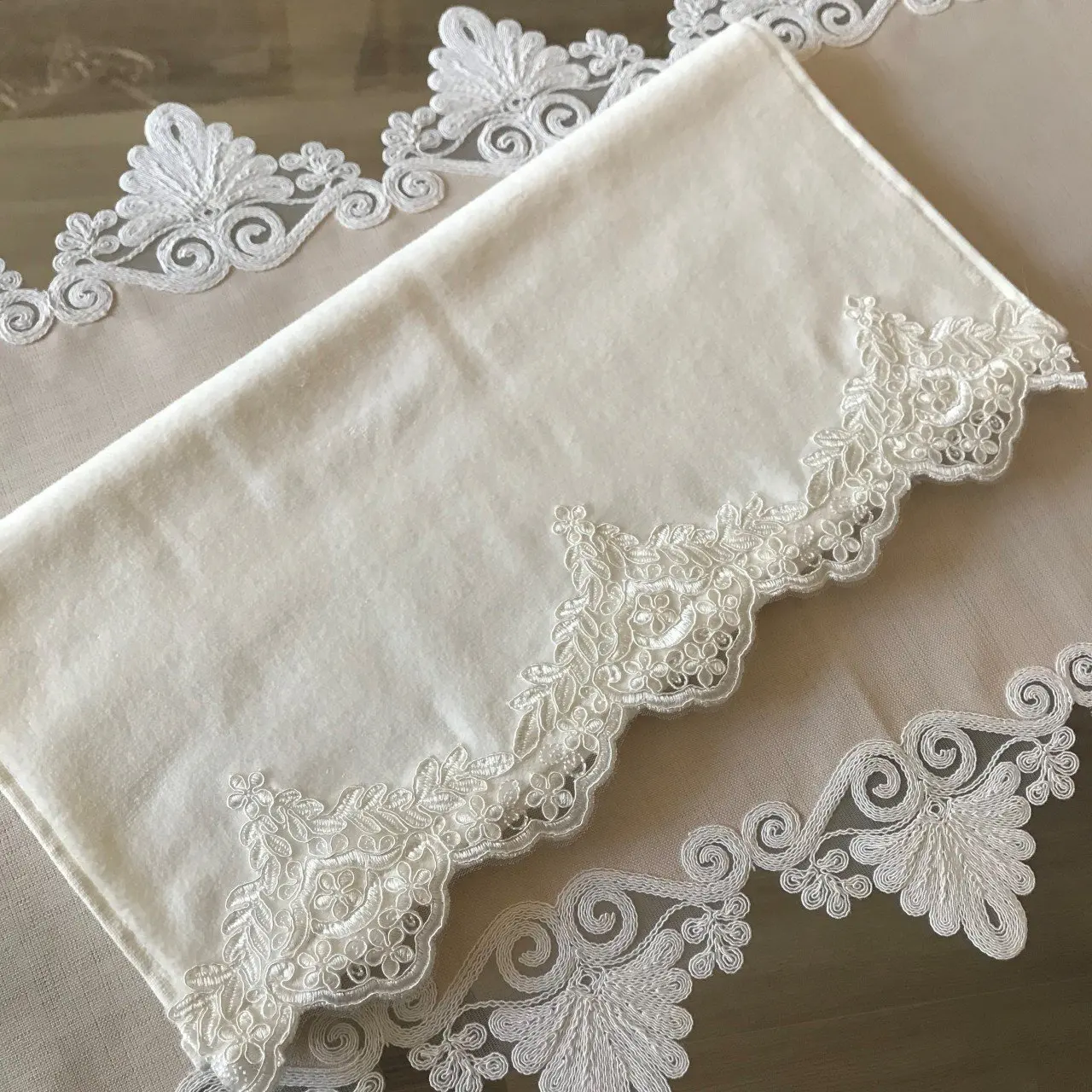 Turkish Made Luxury Special Towel Soft French Lace Hand Bath Face home Embroidered 100% Organic Cotton For home gift Guest 1 Pcs
Turkish Made Luxury Special Towel Soft French Lace Hand Bath Face home Embroidered 100% Organic Cotton For home gift Guest 1 Pcs