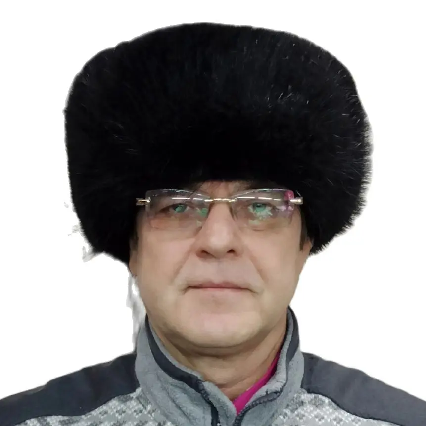 Настоящая сибирская шапка ушанка из меха канадского бобра. A real Siberian hat with earflaps made