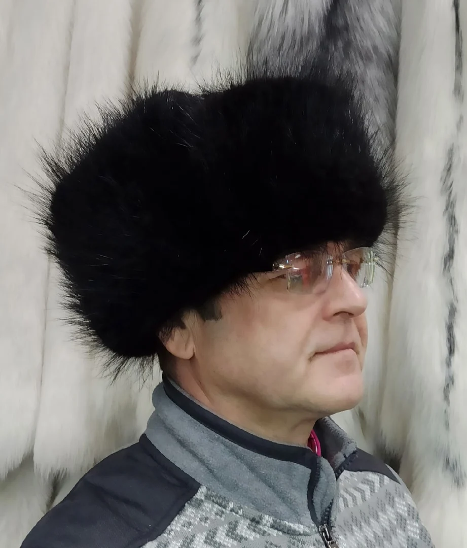 Настоящая сибирская шапка ушанка из меха канадского бобра. A real Siberian hat with earflaps made