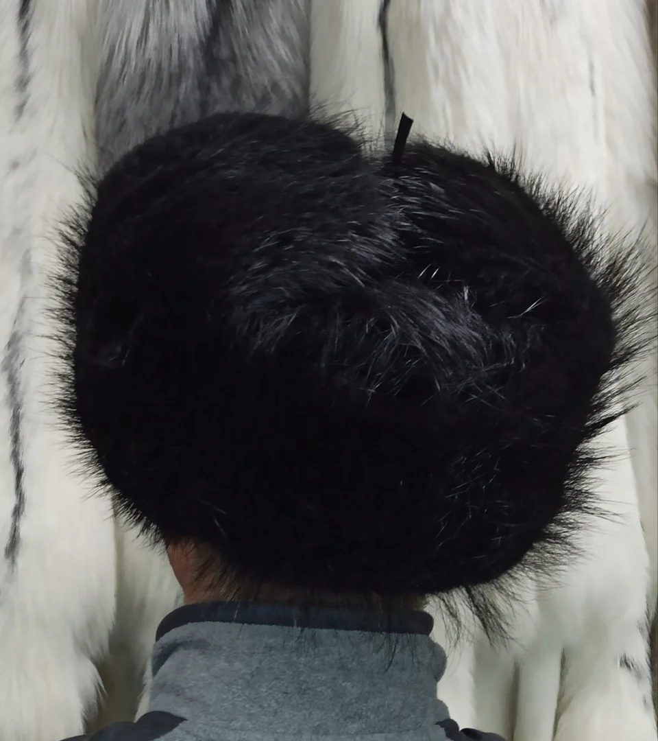 Настоящая сибирская шапка ушанка из меха канадского бобра. A real Siberian hat with earflaps made