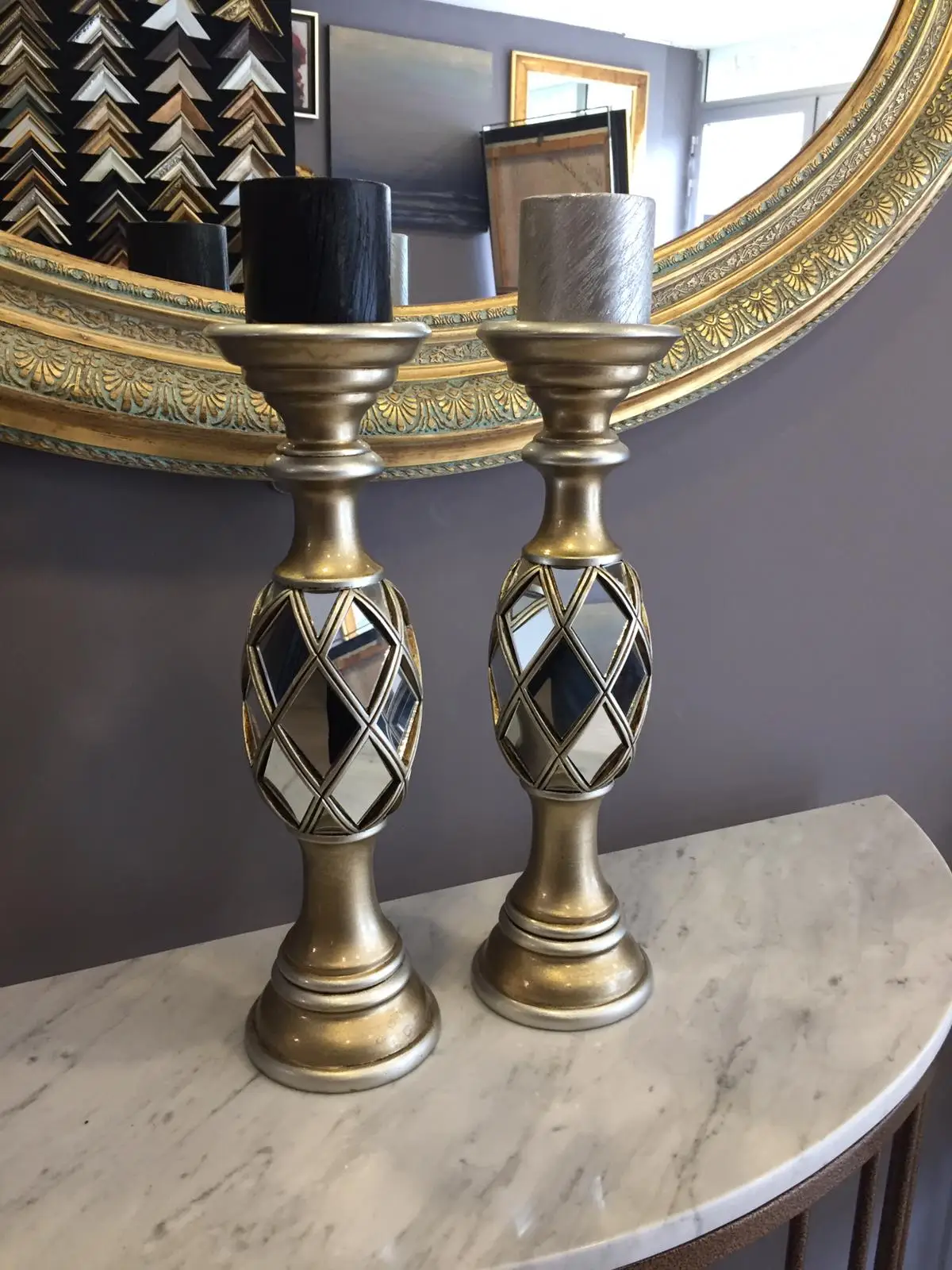 2 Piece Candle Holder Set Silver Colour Pineapple Design Glass Mirror Detail Home Office Decorative Accessories
2 Piece Candle Holder Set Silver Colour Pineapple Design Glass Mirror Detail Home Office Decorative Accessories