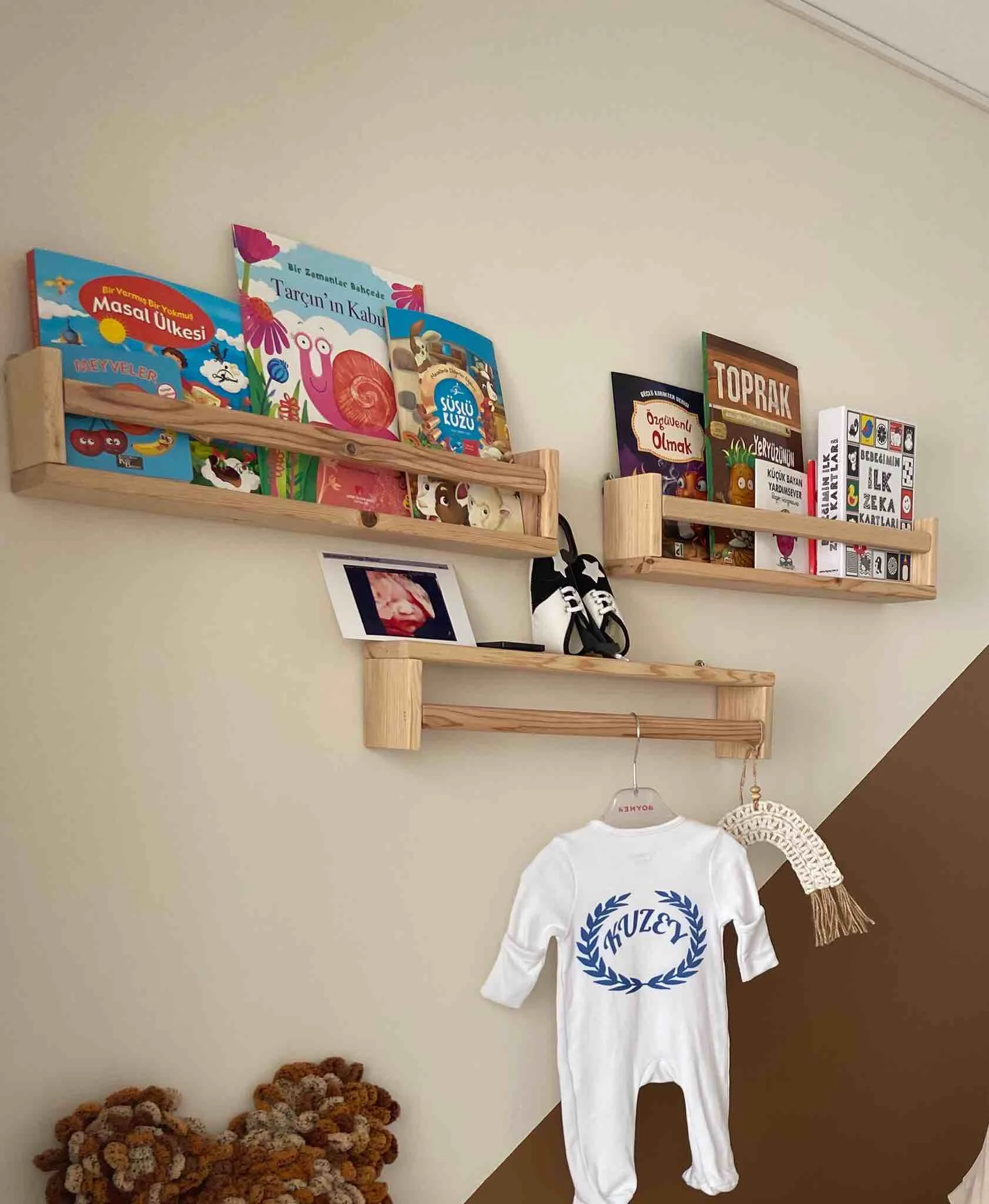 3 Pieces Nursery Bookshelf, Handmade Montessori Bookshelf, Natural Bookcase for Kids
3 Pieces Nursery Bookshelf, Handmade Montessori Bookshelf, Natural Bookcase for Kids