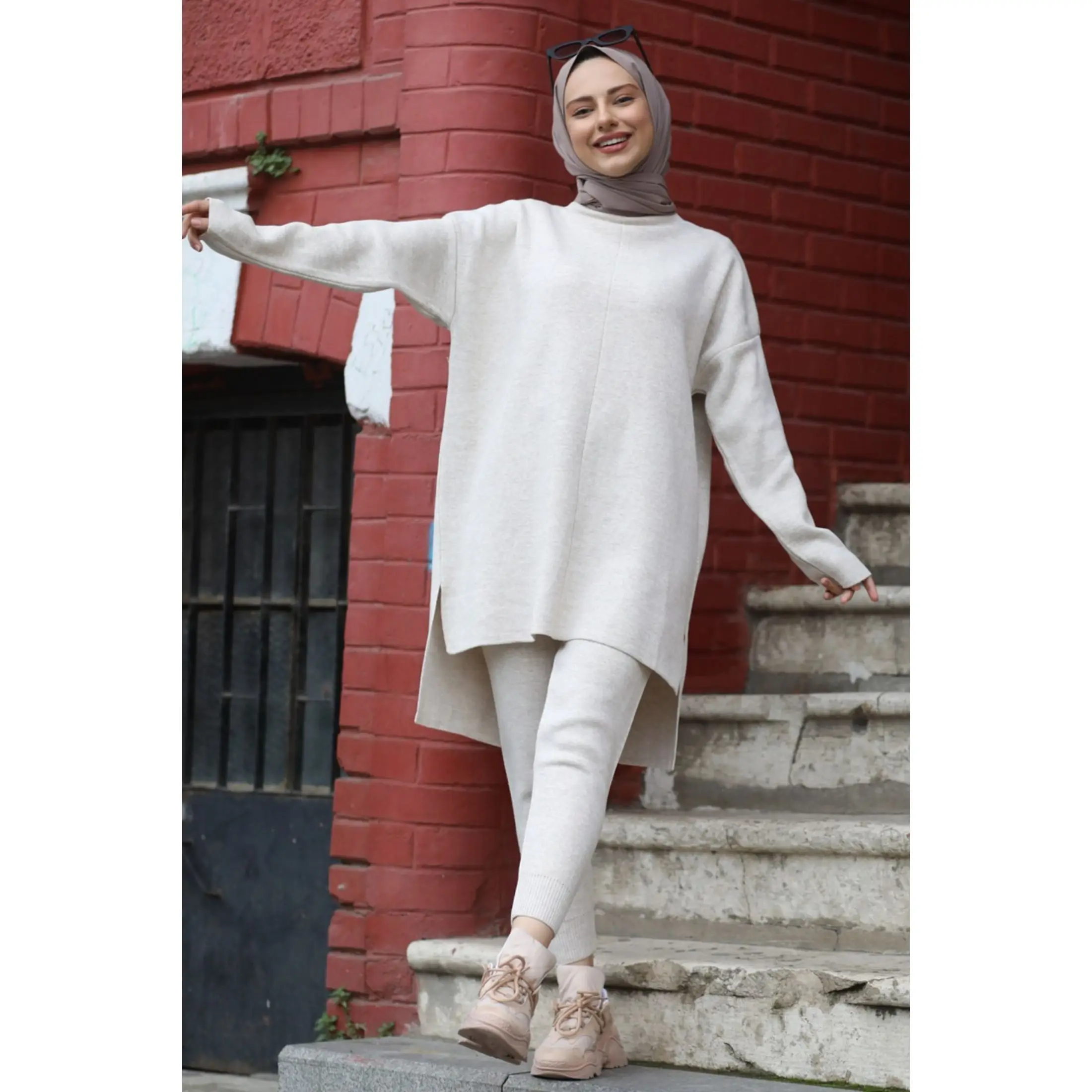 2 piece women's sports set knitted islamic clothing long half turtleneck sweater and long Baggy pants sporty muslim set turkey
2 piece women's sports set knitted islamic clothing long half turtleneck sweater and long Baggy pants sporty muslim set turkey