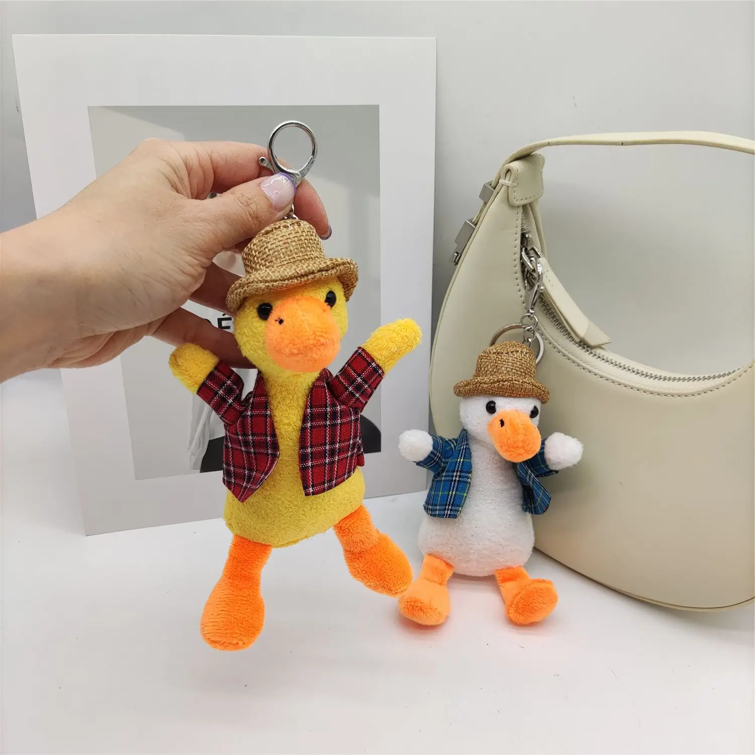 15CM Animal Plush Keychain Duck Charms Doll Pendant Keyring Alloy School Bag Pendant Accessories Stuffed Toy Key Chain Gift
15CM Animal Plush Keychain Duck Charms Doll Pendant Keyring Alloy School Bag Pendant Accessories Stuffed Toy Key Chain Gift